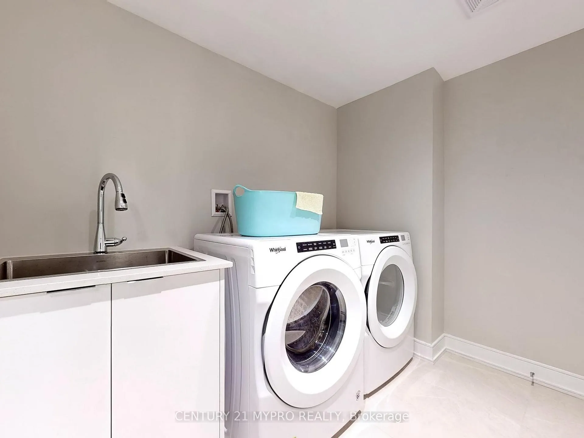 Photo 43 of 31A Dundonald Street, Toronto, Church-Yonge Corridor — HOMEH