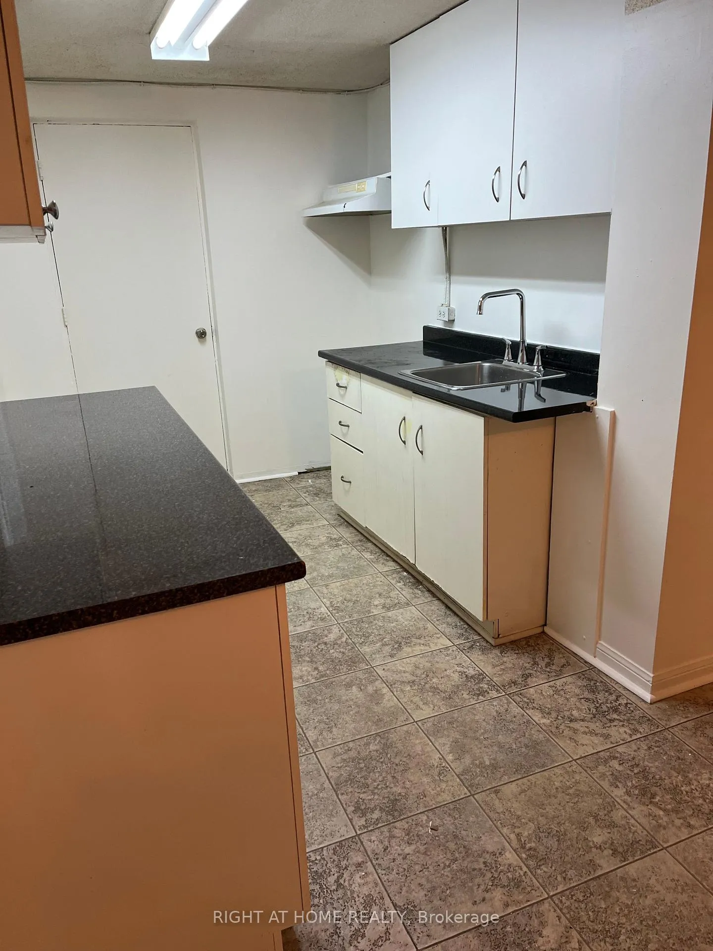 Photo 9 of Unit Lower Level Bsment, 26 Panorama Crescent, Brampton, Northgate — HOMEH