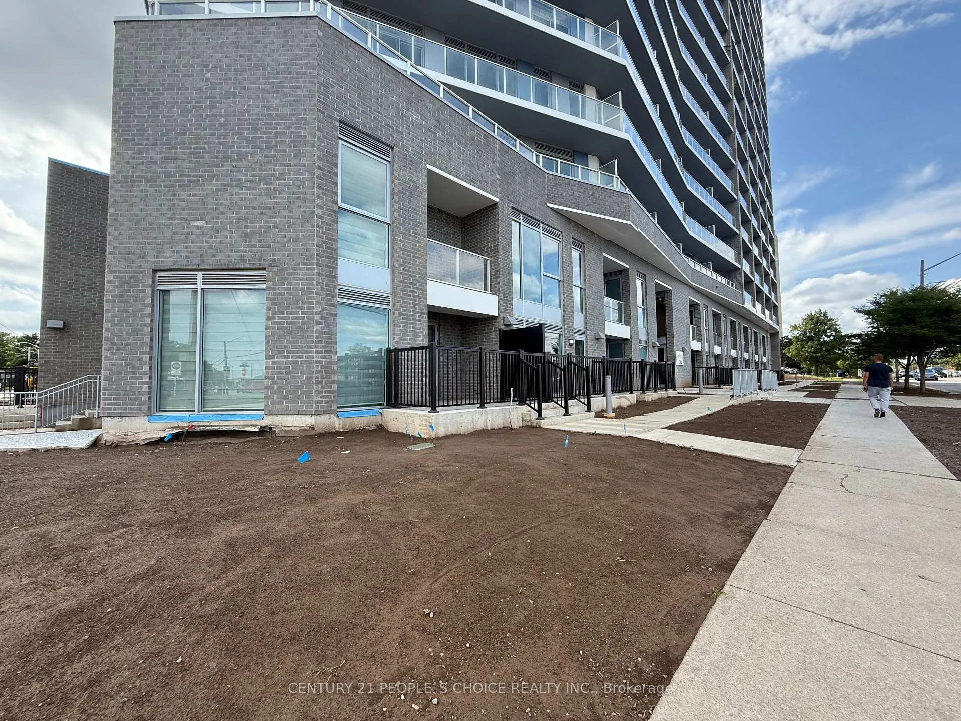 Photo 2 of Unit 106, 2782 Barton Street E, Hamilton, Riverdale — HOMEH