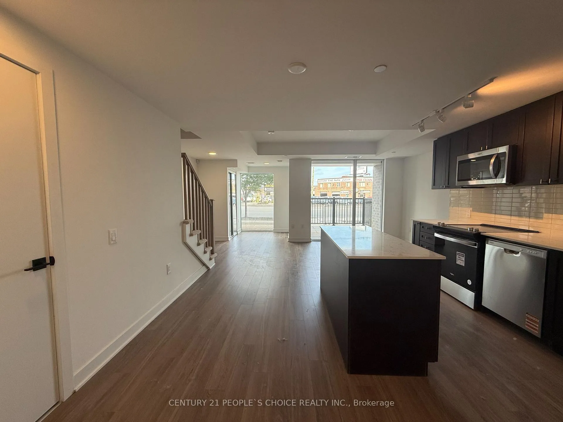Photo 5 of Unit 106, 2782 Barton Street E, Hamilton, Riverdale — HOMEH