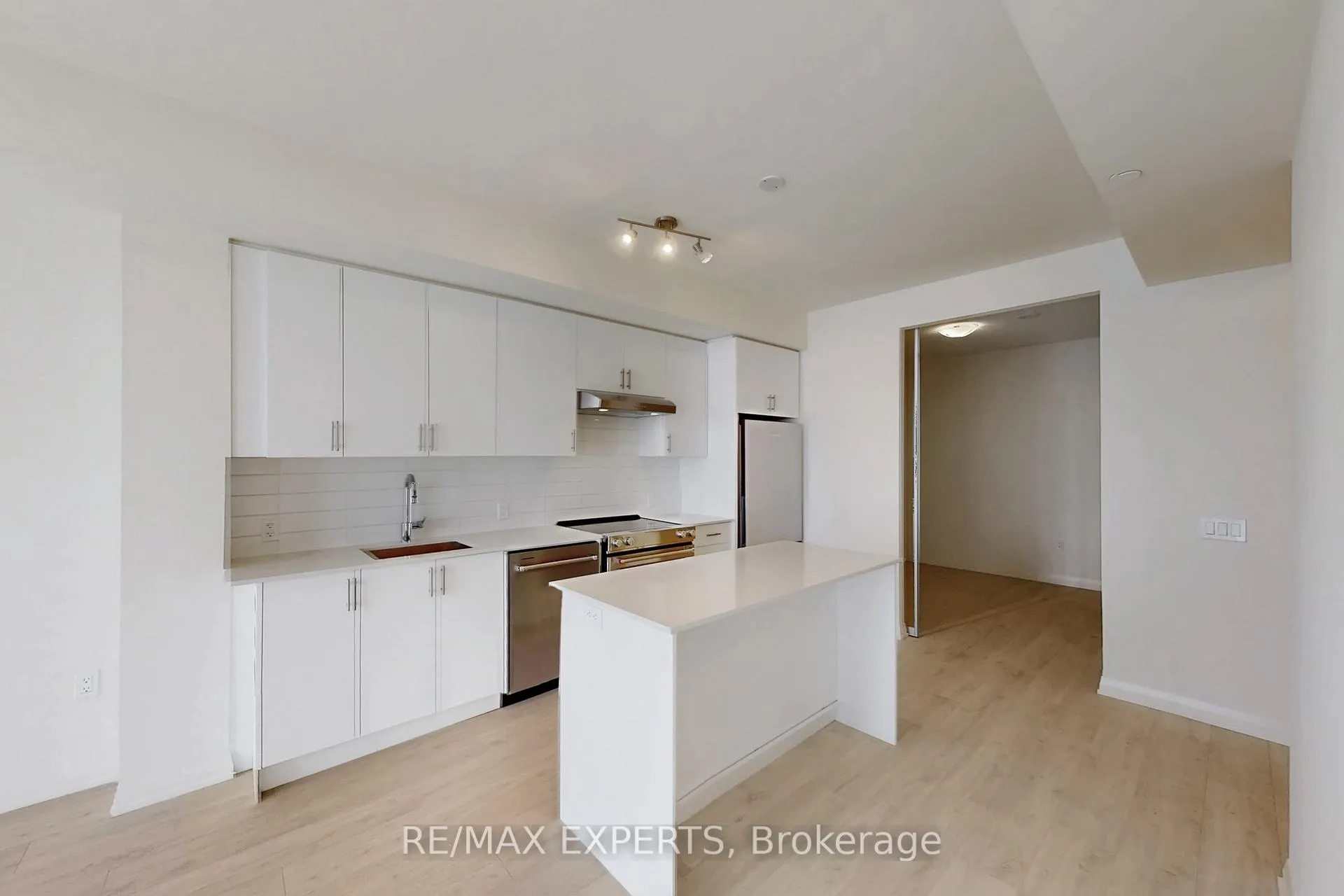 Photo 10 of Unit 1522, 8960 Jane Street, Vaughan, Vellore Village — HOMEH