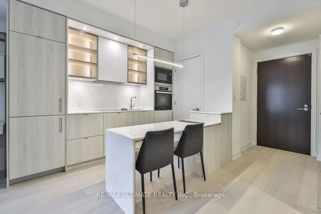 Front of Unit 1509, 11 Yorkville Avenue