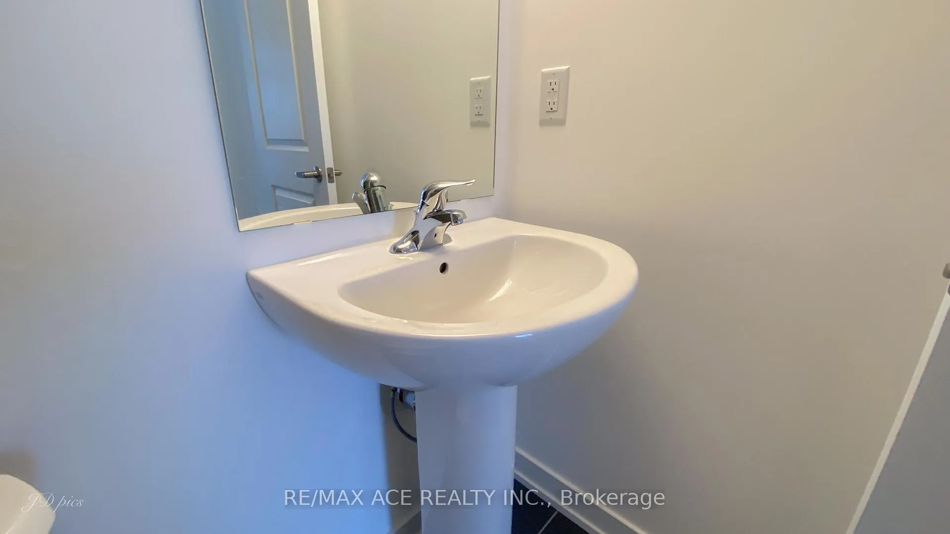 Photo 37 of Unit 11, 188 Angus Drive, Ajax, Central — HOMEH