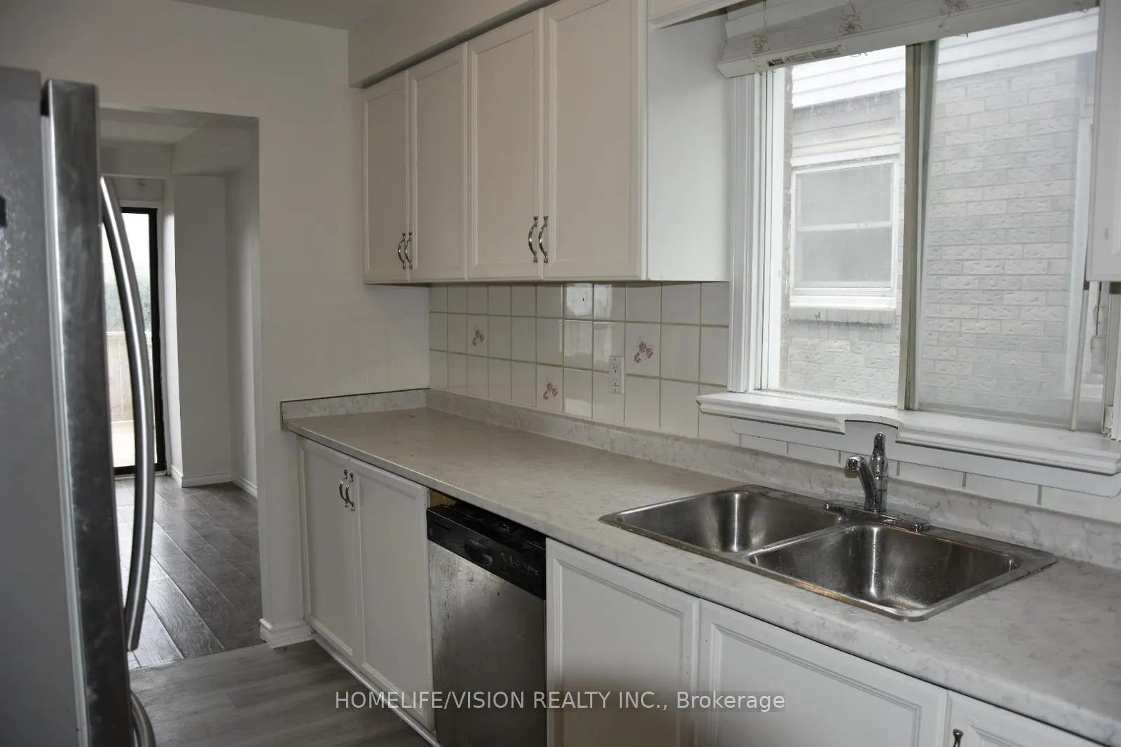 Photo 5 of 307 Bristol Crescent, Oshawa, Vanier — HOMEH