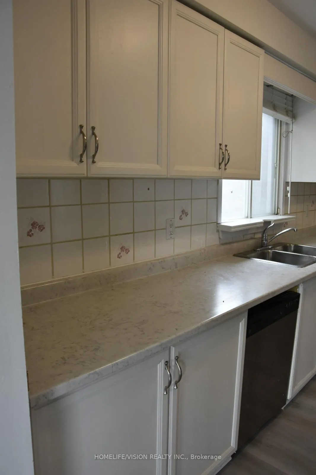 Photo 6 of 307 Bristol Crescent, Oshawa, Vanier — HOMEH