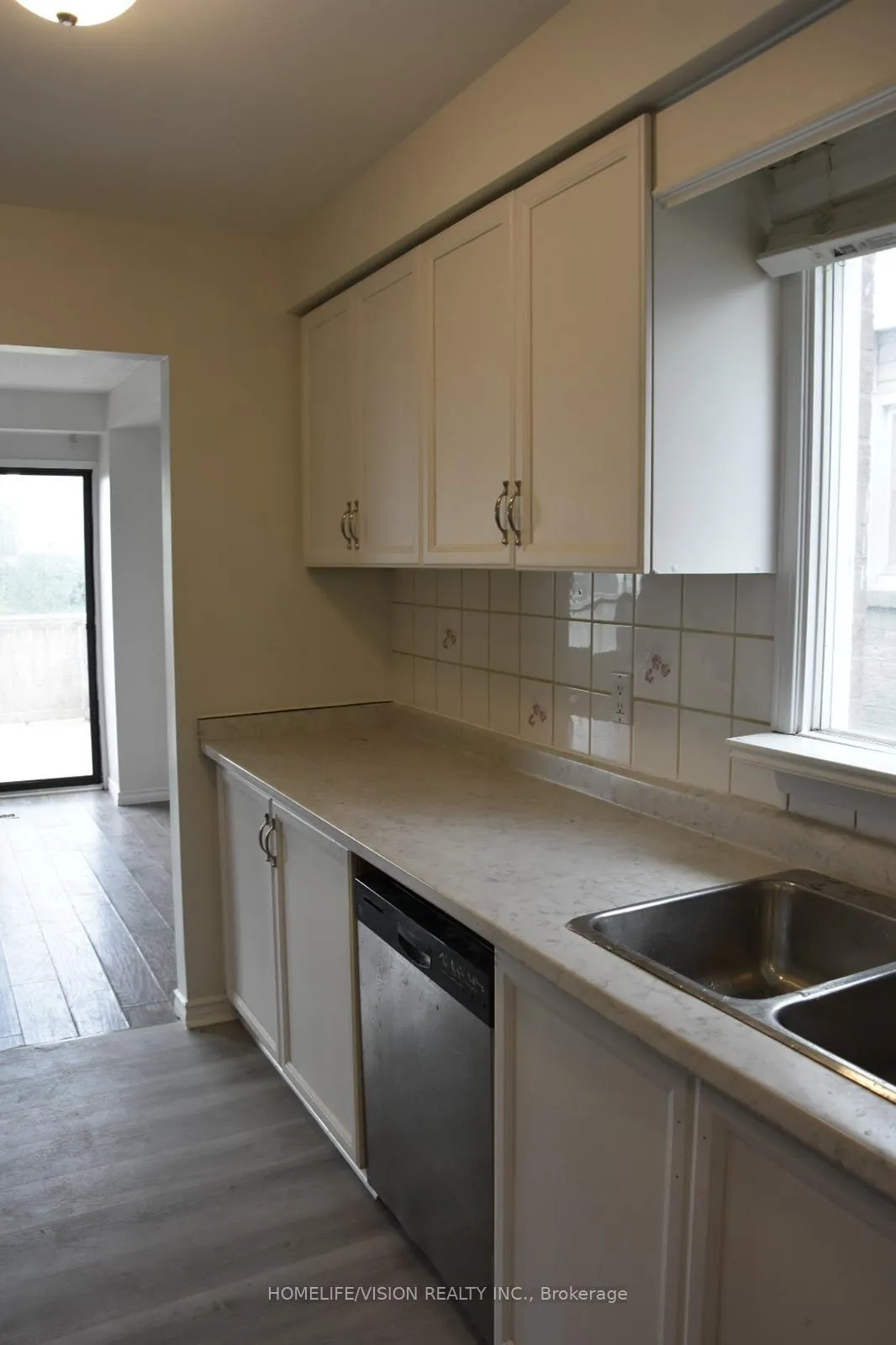 Photo 7 of 307 Bristol Crescent, Oshawa, Vanier — HOMEH