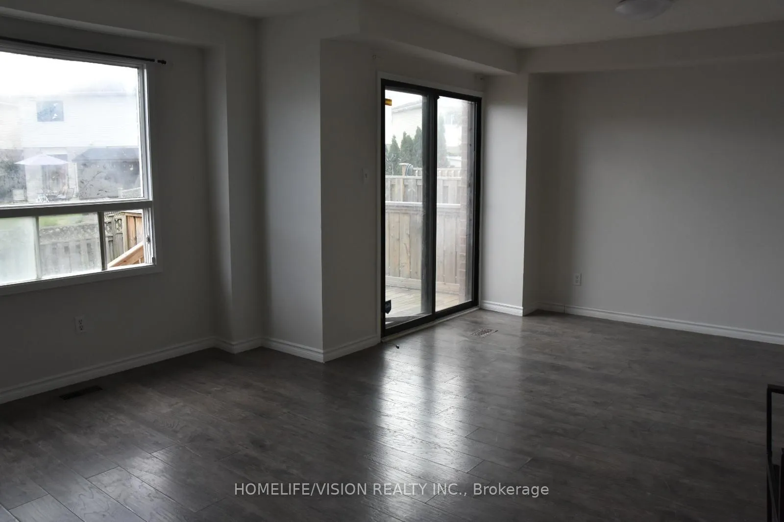 Photo 9 of 307 Bristol Crescent, Oshawa, Vanier — HOMEH