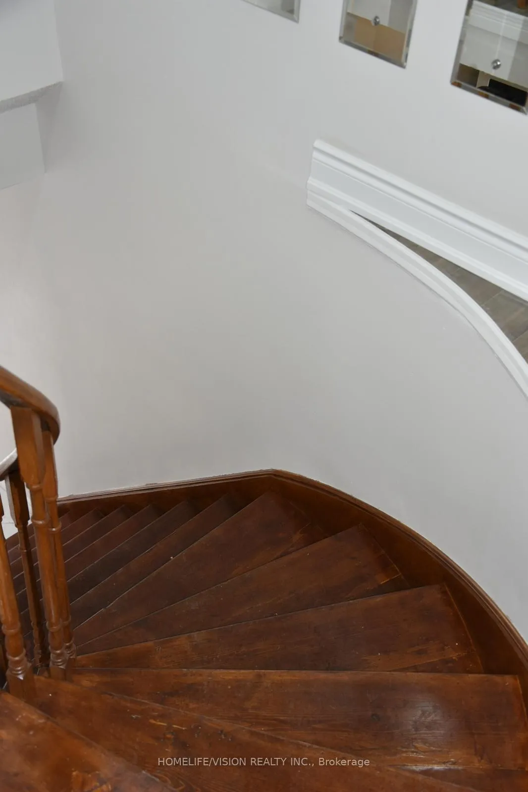 Photo 12 of 307 Bristol Crescent, Oshawa, Vanier — HOMEH