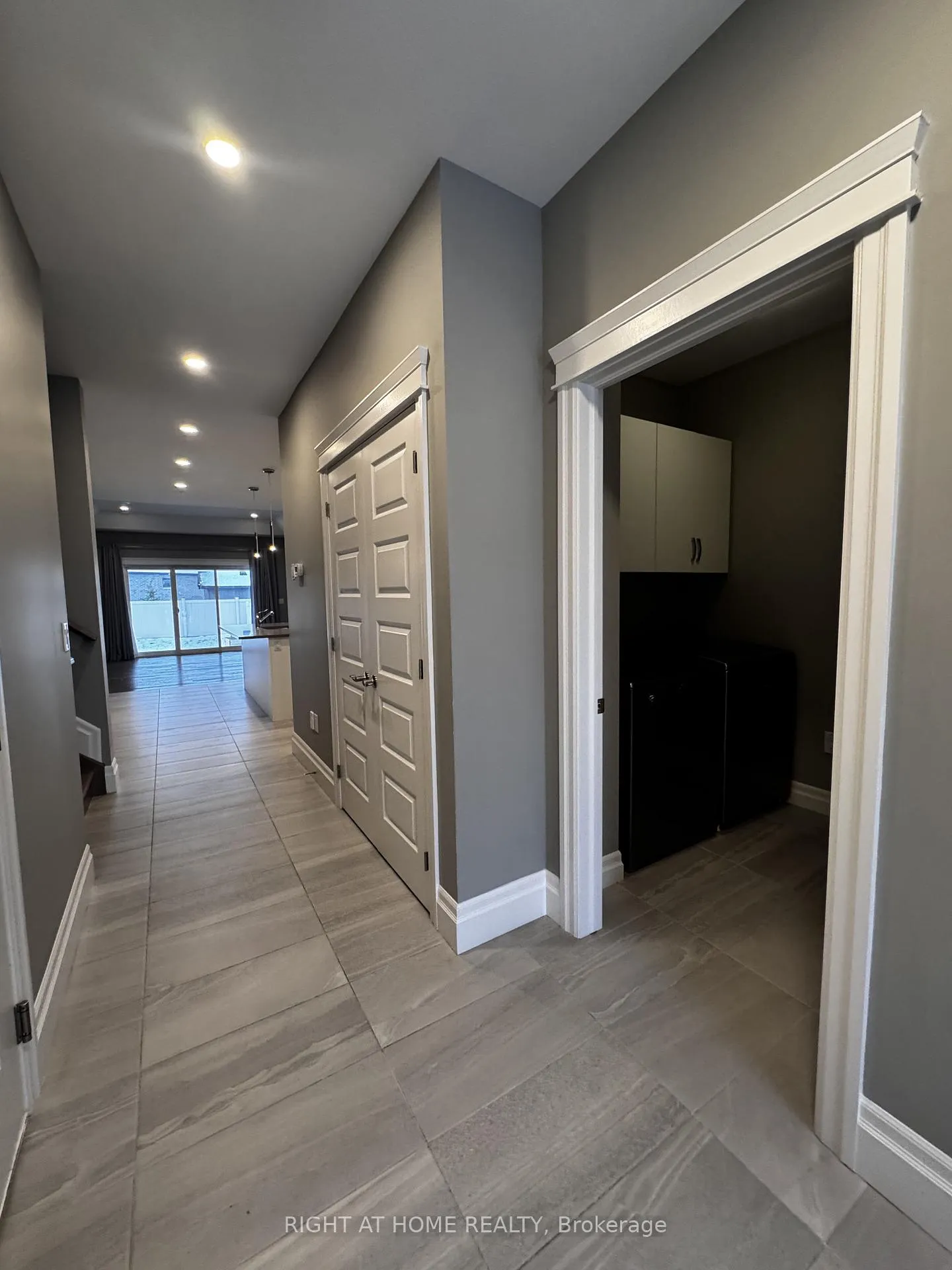 Photo 2 of 463 Martinique Avenue, Windsor — HOMEH