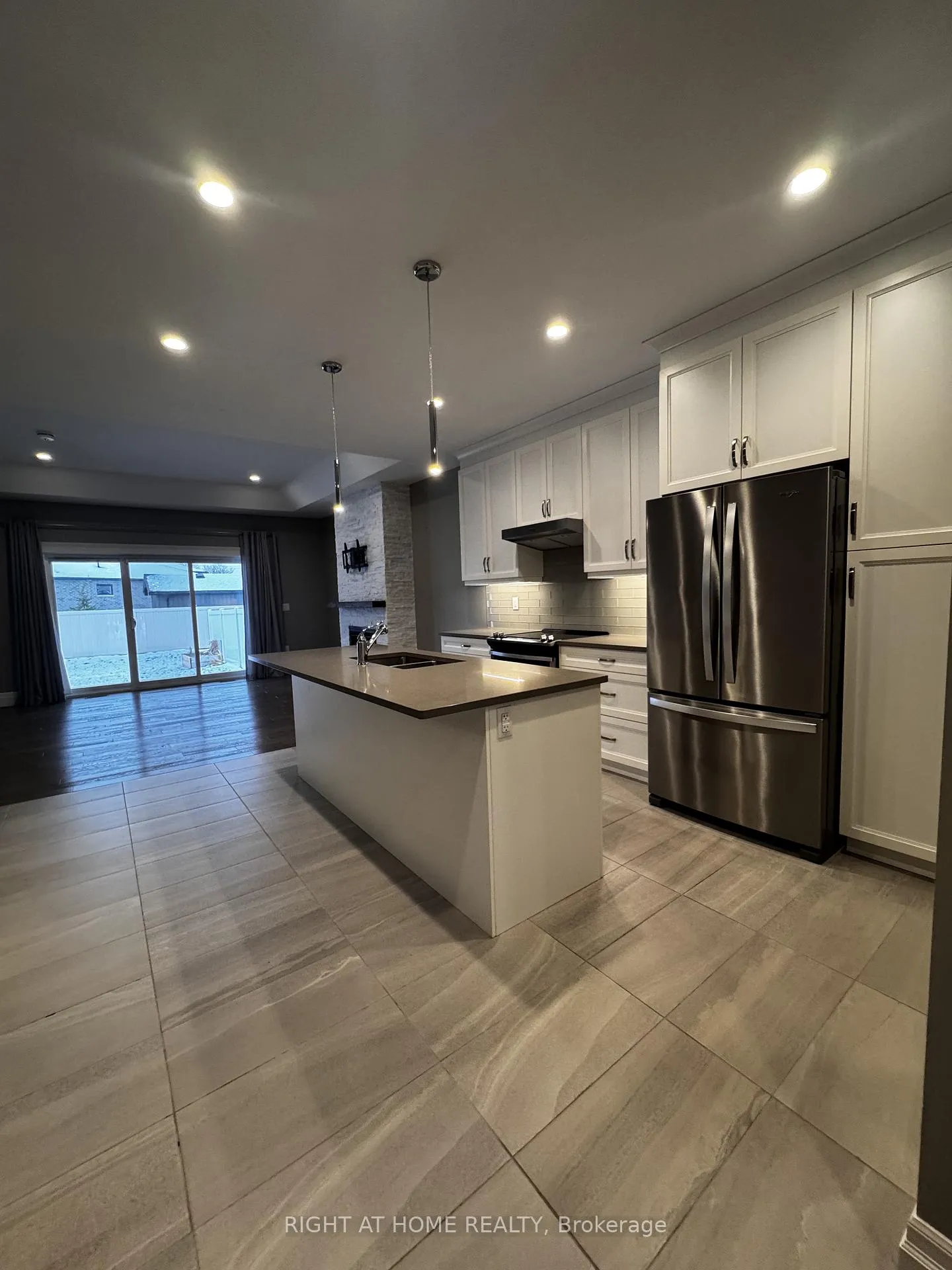 Photo 4 of 463 Martinique Avenue, Windsor — HOMEH