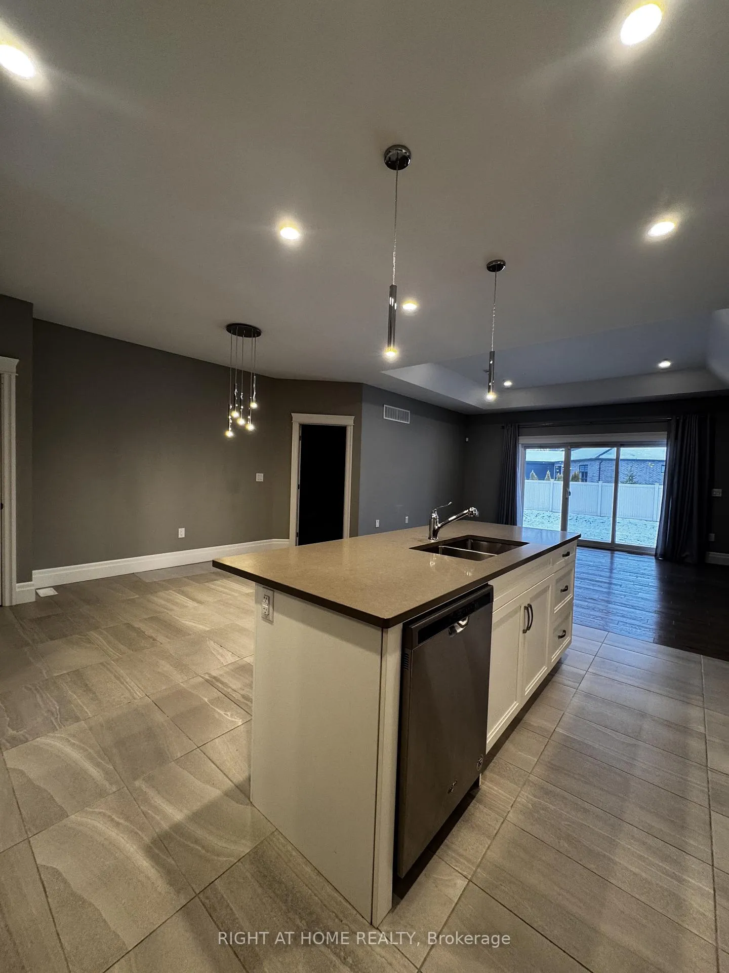 Photo 6 of 463 Martinique Avenue, Windsor — HOMEH