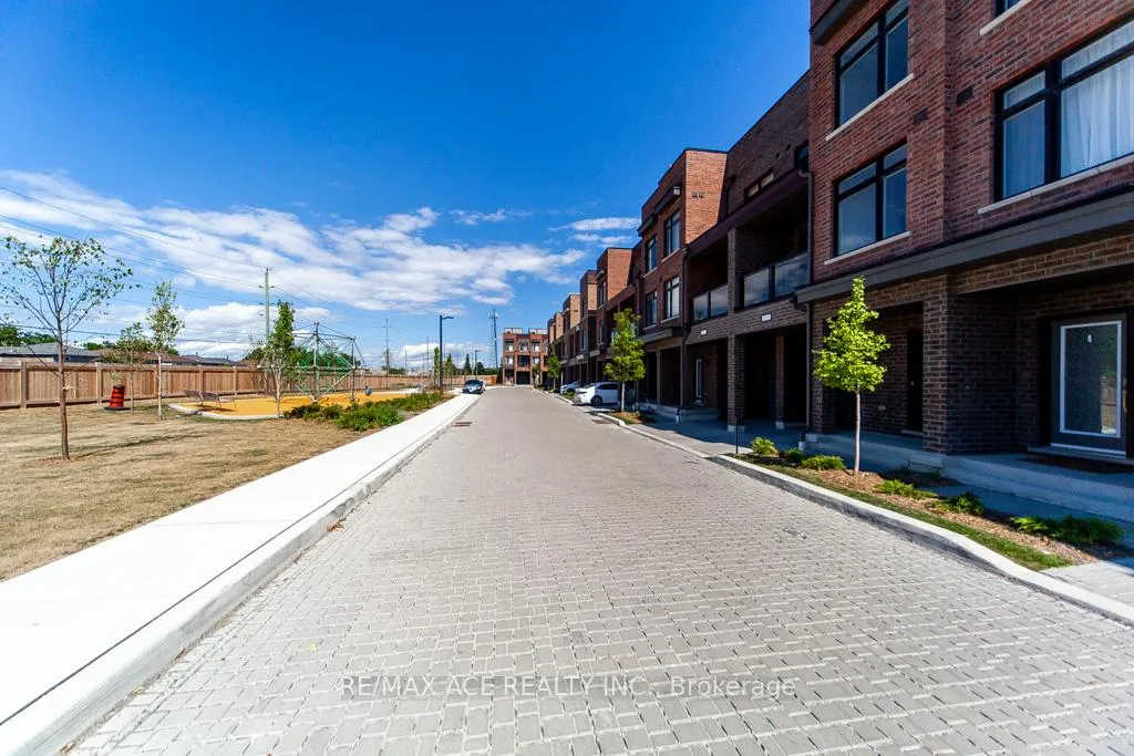 Photo 37 of Unit 105, 1865 Pickering Parkway, Pickering, Town Centre — HOMEH