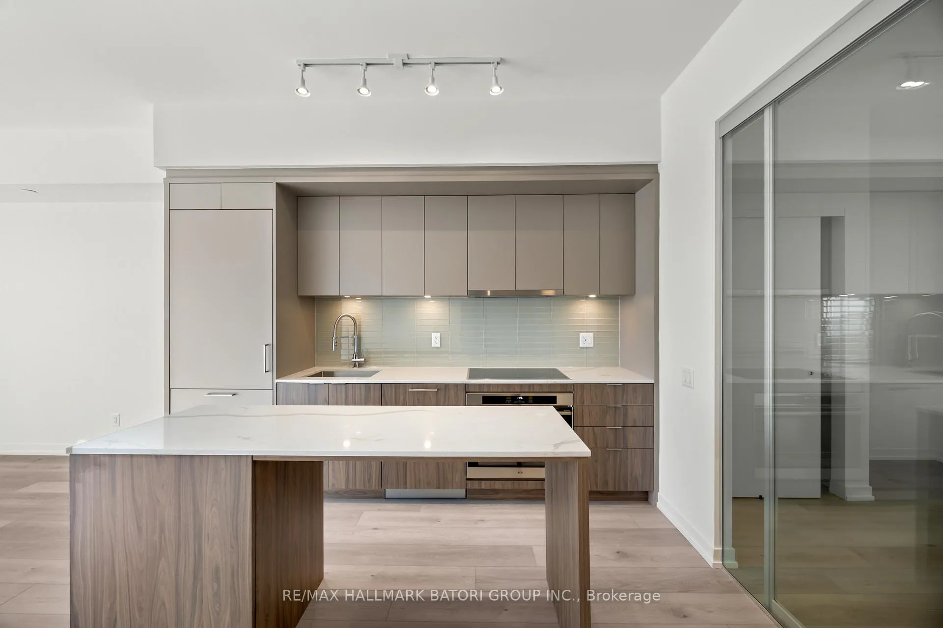 Photo 3 of Unit 408, 863 St. Clair Avenue W, Toronto, Wychwood — HOMEH