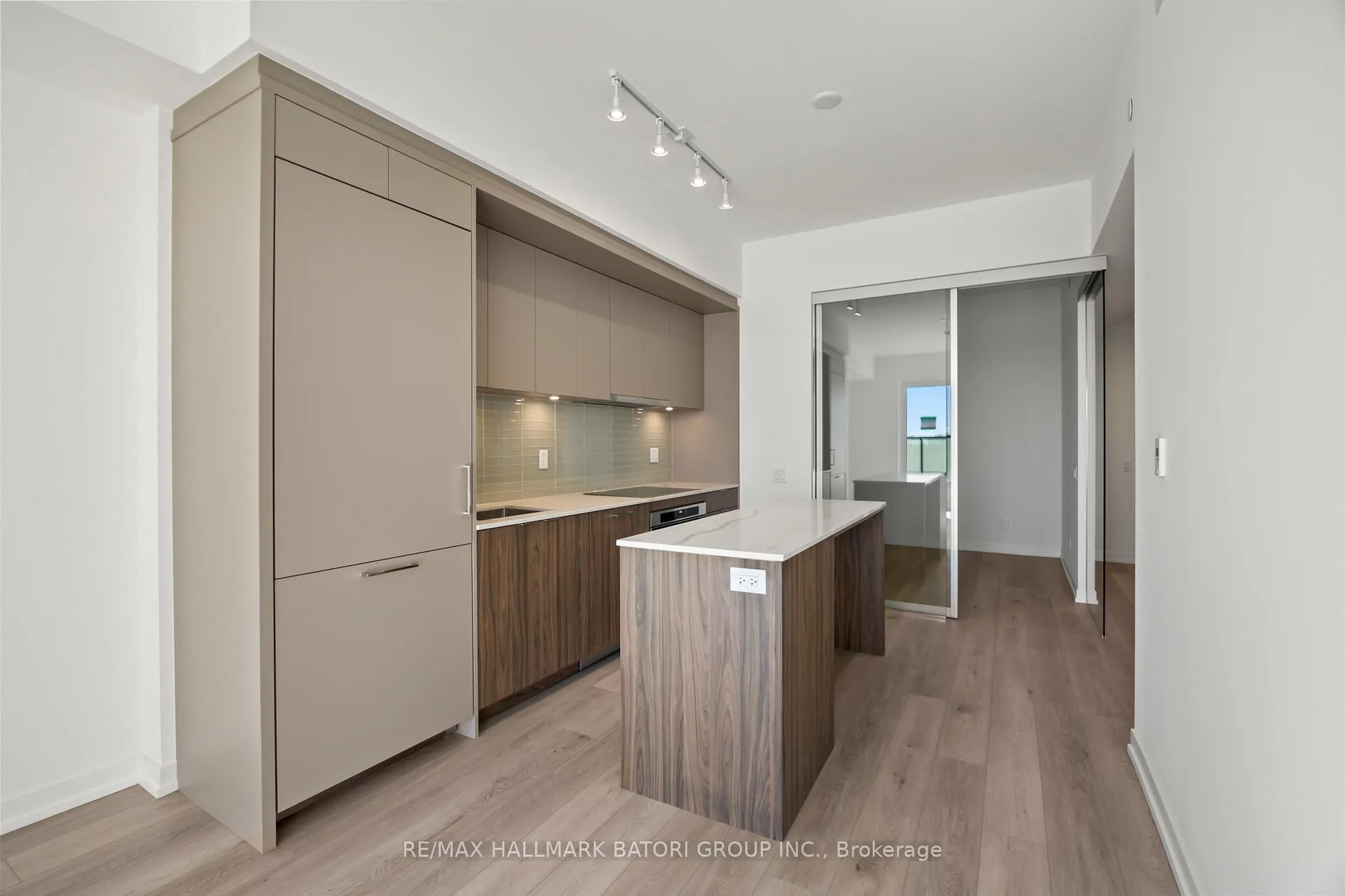 Photo 6 of Unit 408, 863 St. Clair Avenue W, Toronto, Wychwood — HOMEH