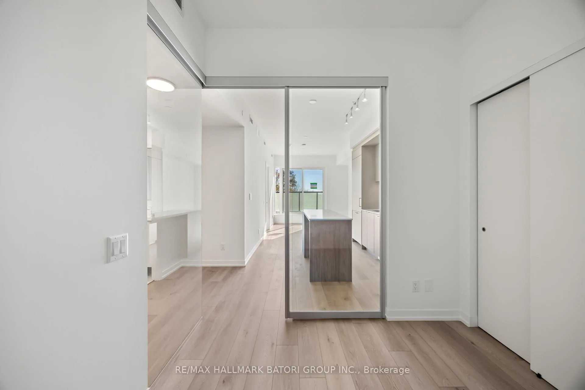 Photo 14 of Unit 408, 863 St. Clair Avenue W, Toronto, Wychwood — HOMEH