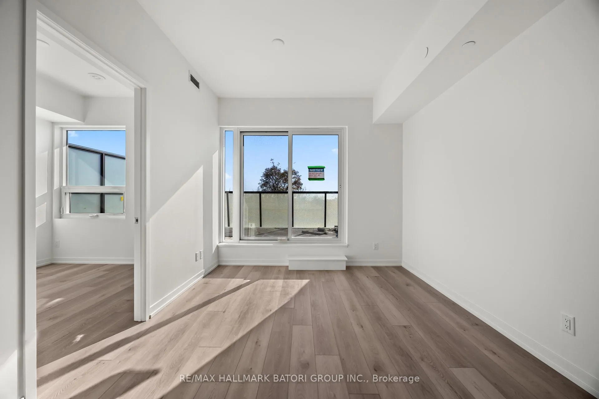 Photo 16 of Unit 408, 863 St. Clair Avenue W, Toronto, Wychwood — HOMEH