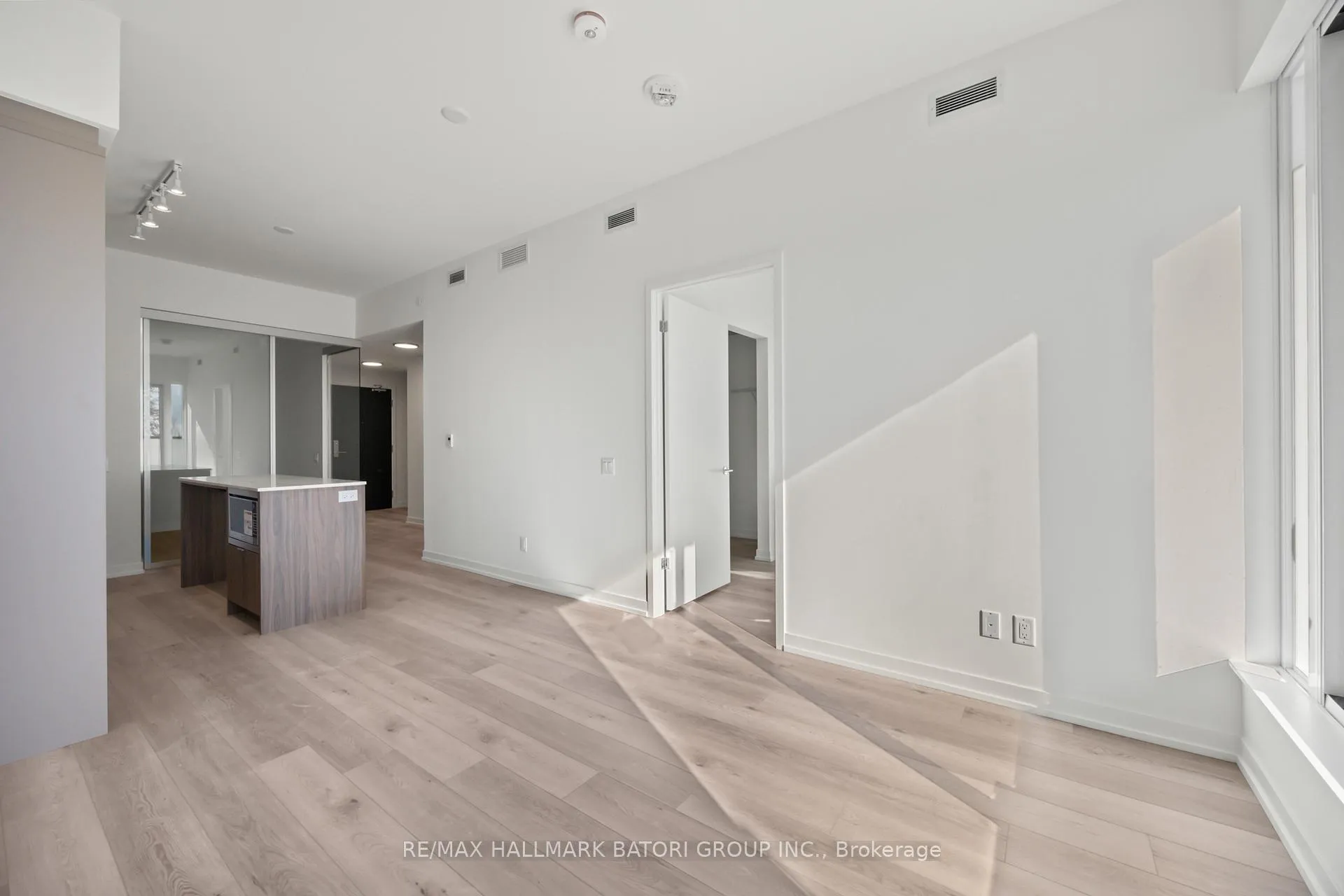 Photo 17 of Unit 408, 863 St. Clair Avenue W, Toronto, Wychwood — HOMEH