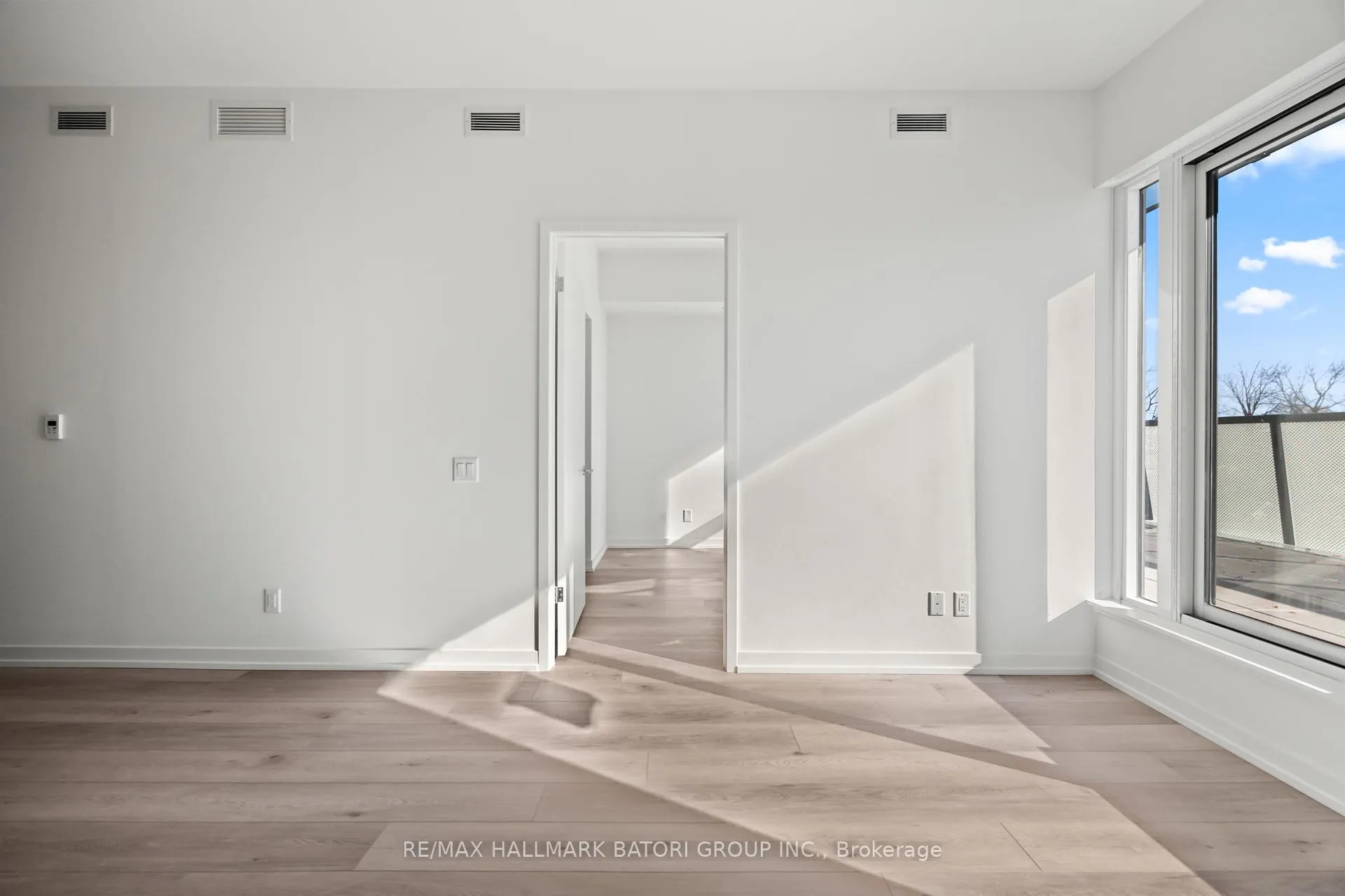 Photo 18 of Unit 408, 863 St. Clair Avenue W, Toronto, Wychwood — HOMEH
