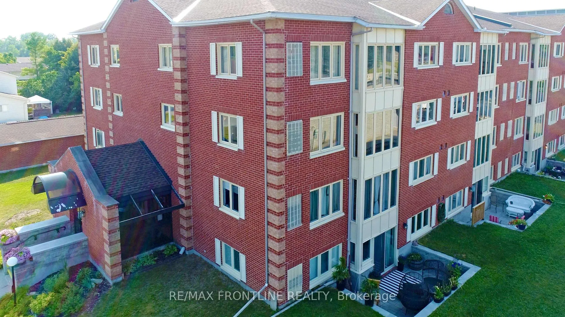 Photo 3 of Unit Unit #302, 10 Armstrong Drive, Smiths Falls — HOMEH