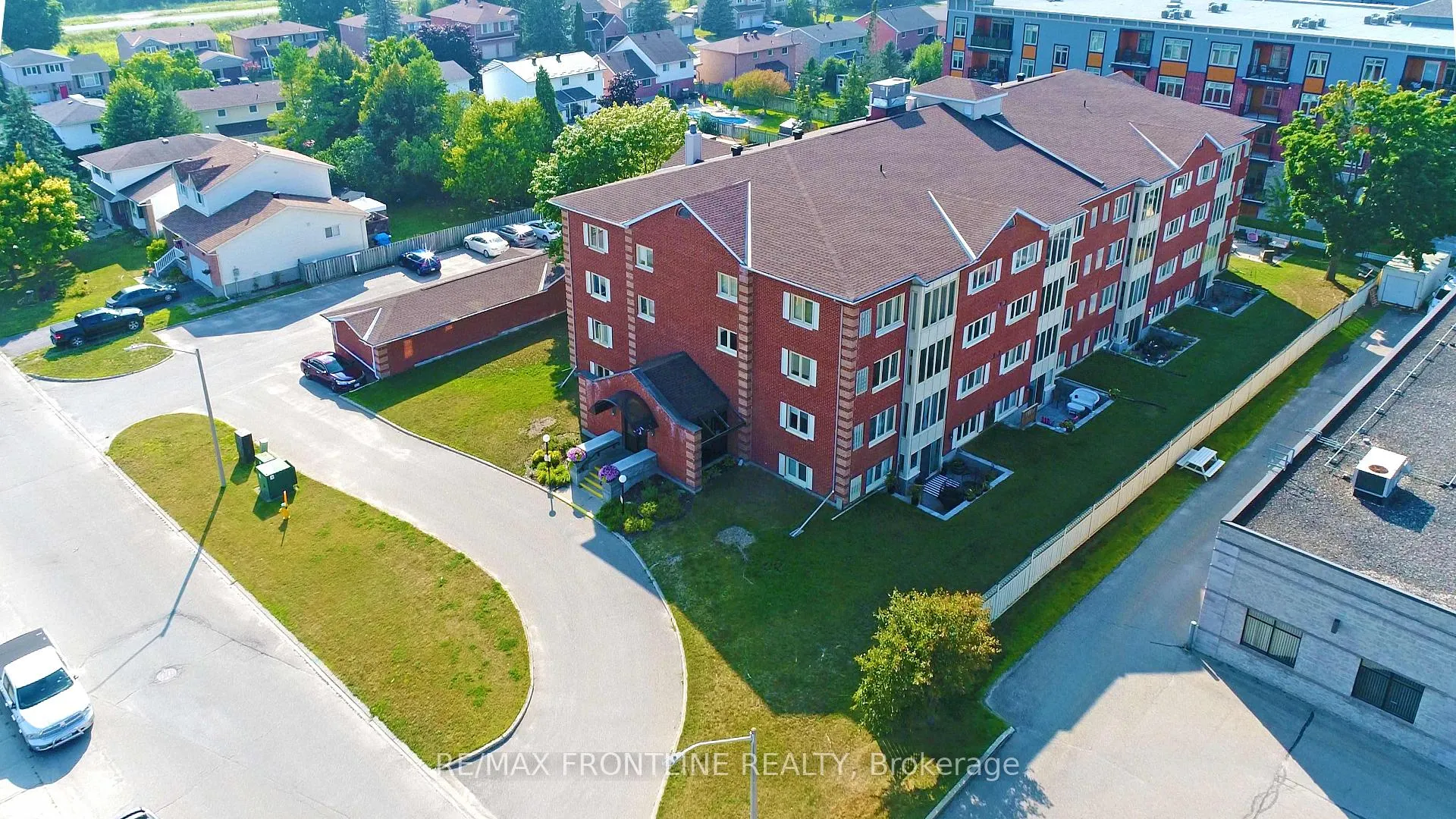 Photo 4 of Unit Unit #302, 10 Armstrong Drive, Smiths Falls — HOMEH