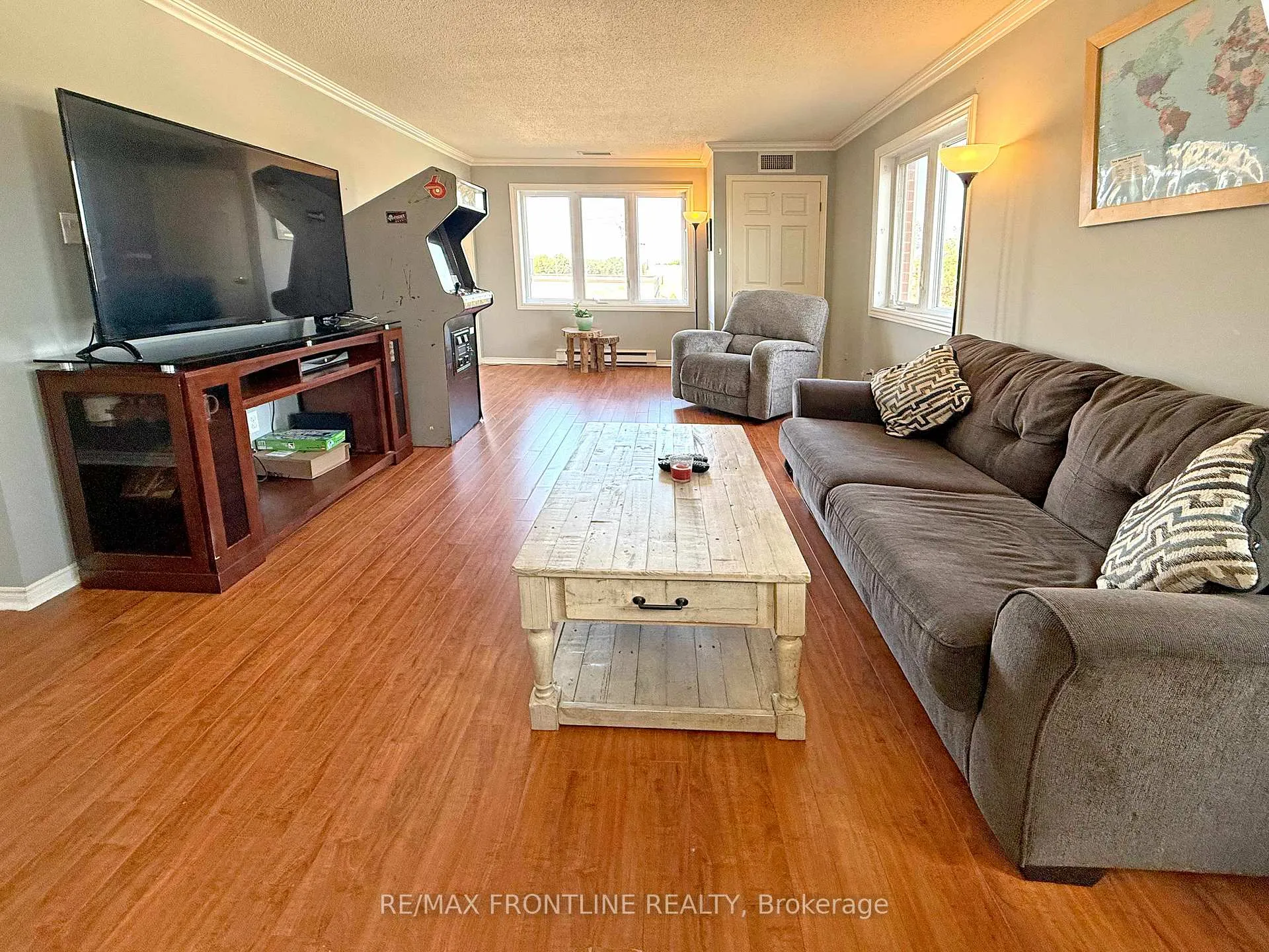 Photo 5 of Unit Unit #302, 10 Armstrong Drive, Smiths Falls — HOMEH