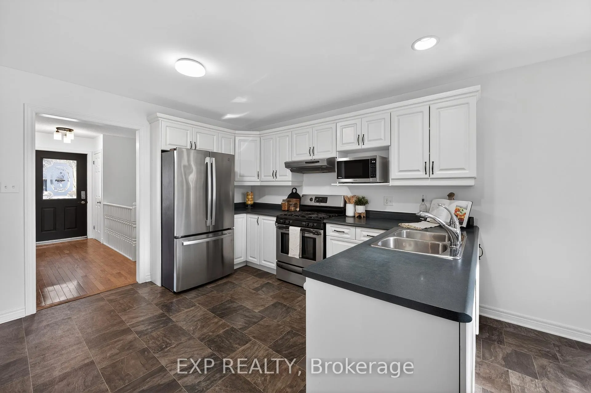 Photo 8 of 395 Riverview Drive, Strathroy-Caradoc, NE — HOMEH
