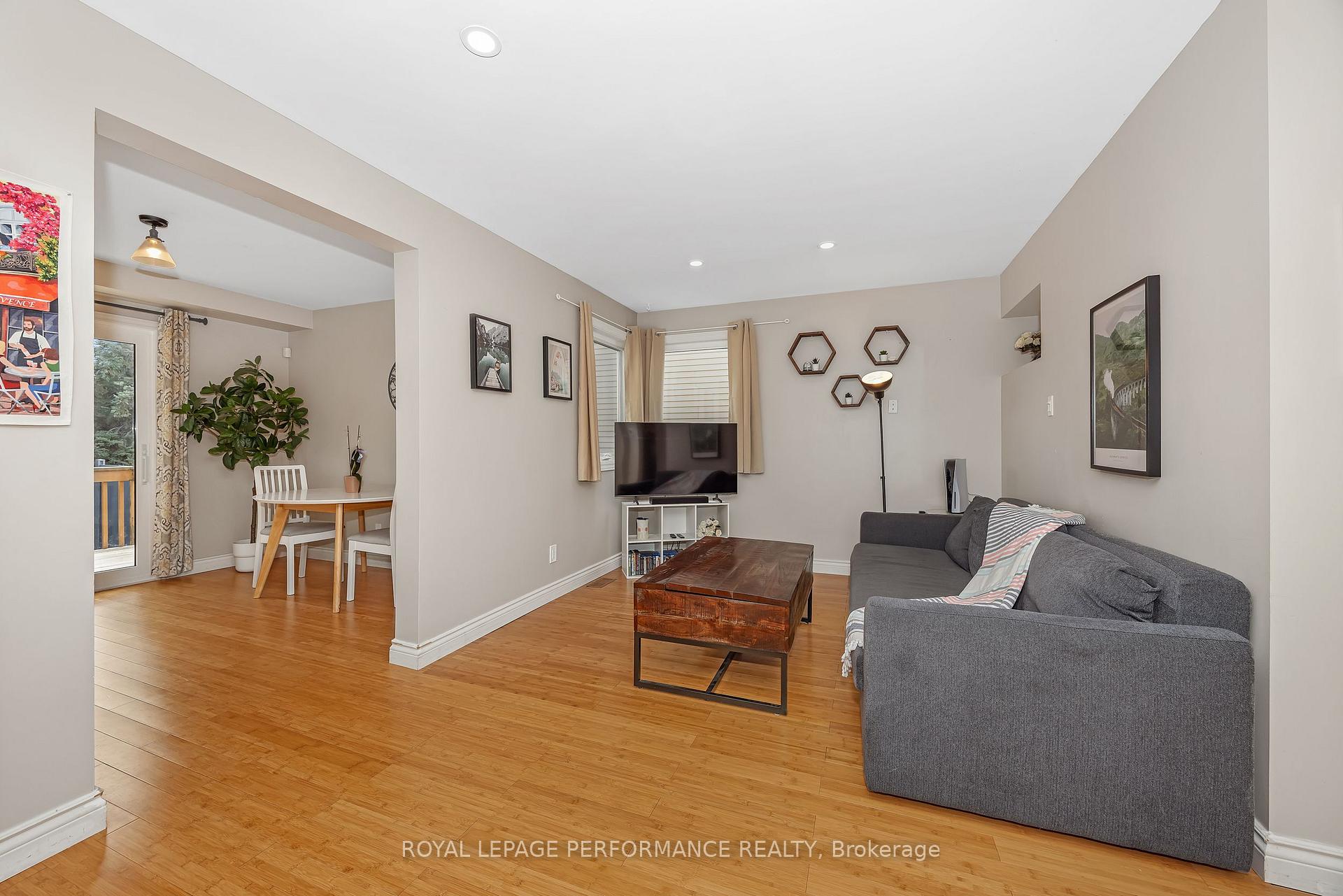 Photo 5 of 8 Hyannis Avenue, Ottawa, Barrhaven - Cedargrove/Fraserdale — HOMEH