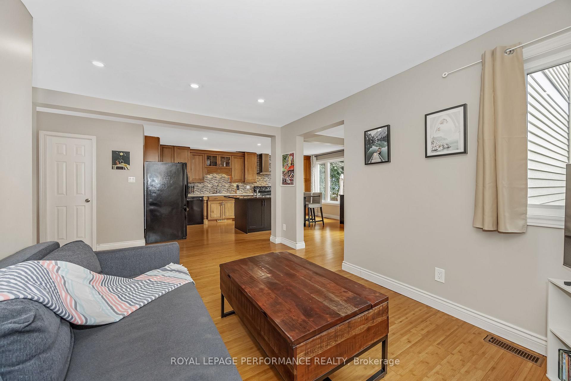 Photo 7 of 8 Hyannis Avenue, Ottawa, Barrhaven - Cedargrove/Fraserdale — HOMEH