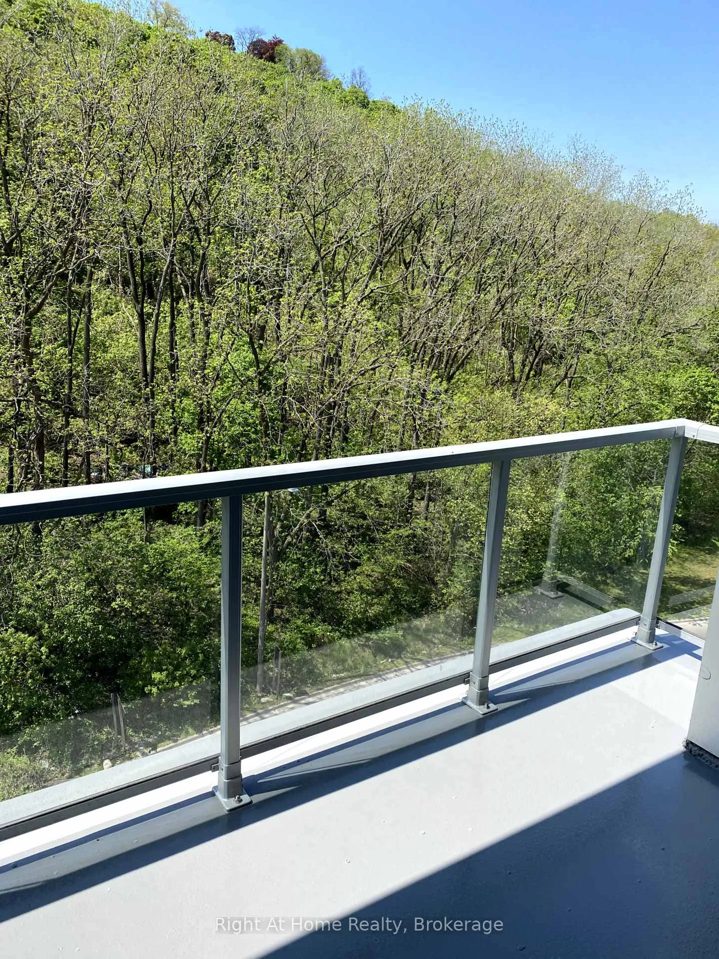 Front of Unit 606, 455 Charlton Avenue E