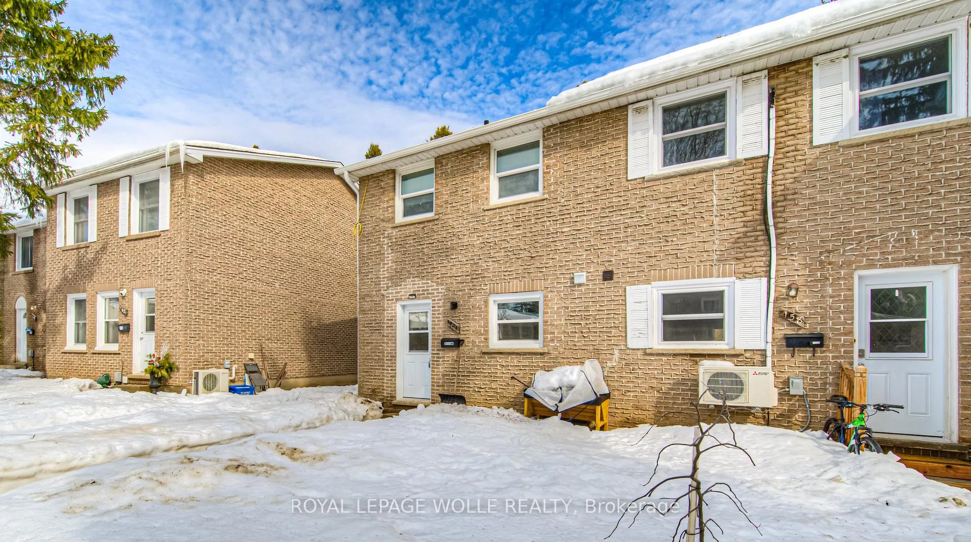 Photo 3 of 160 Westcourt Place, Waterloo — HOMEH