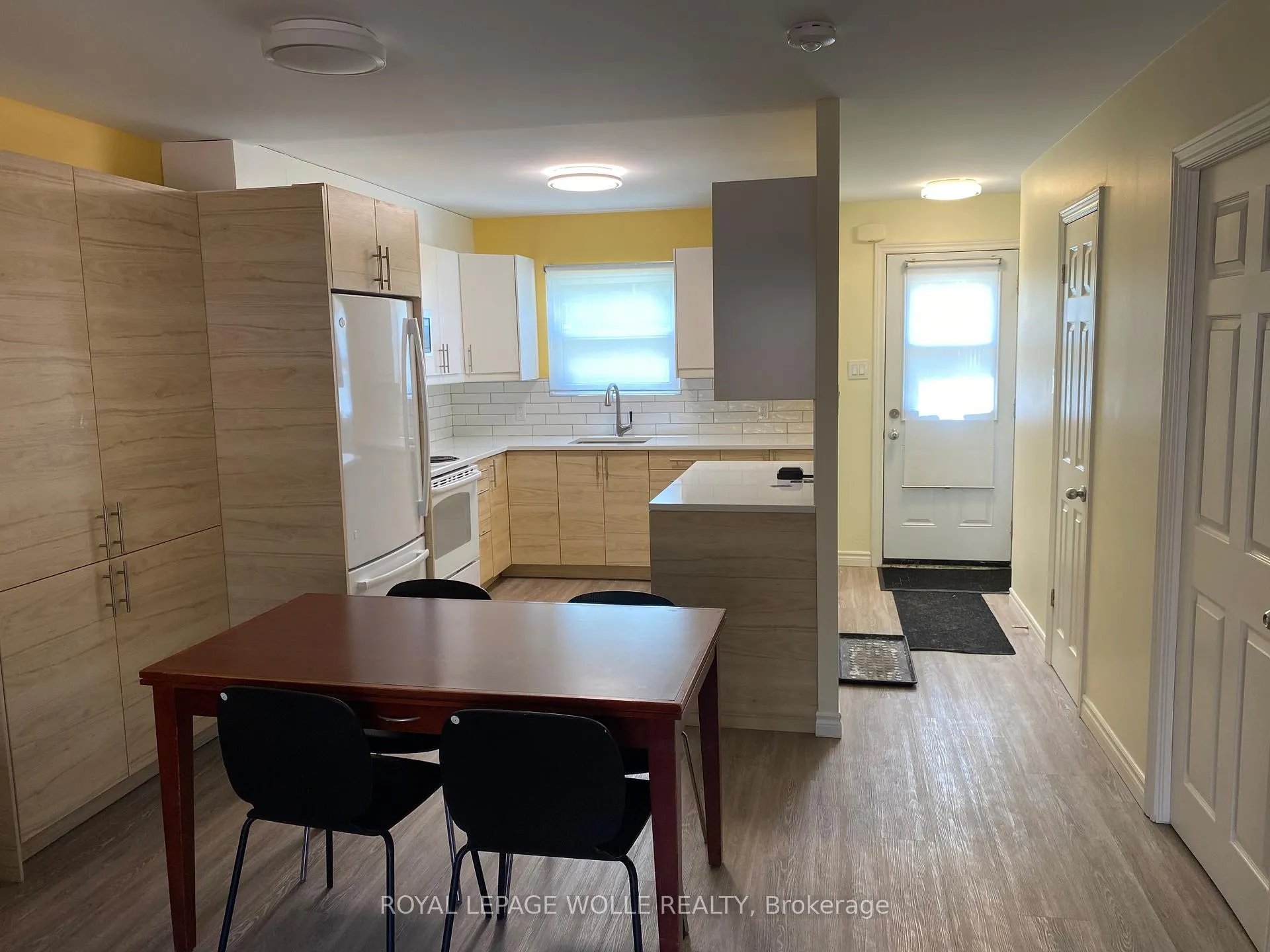 Photo 5 of 160 Westcourt Place, Waterloo — HOMEH