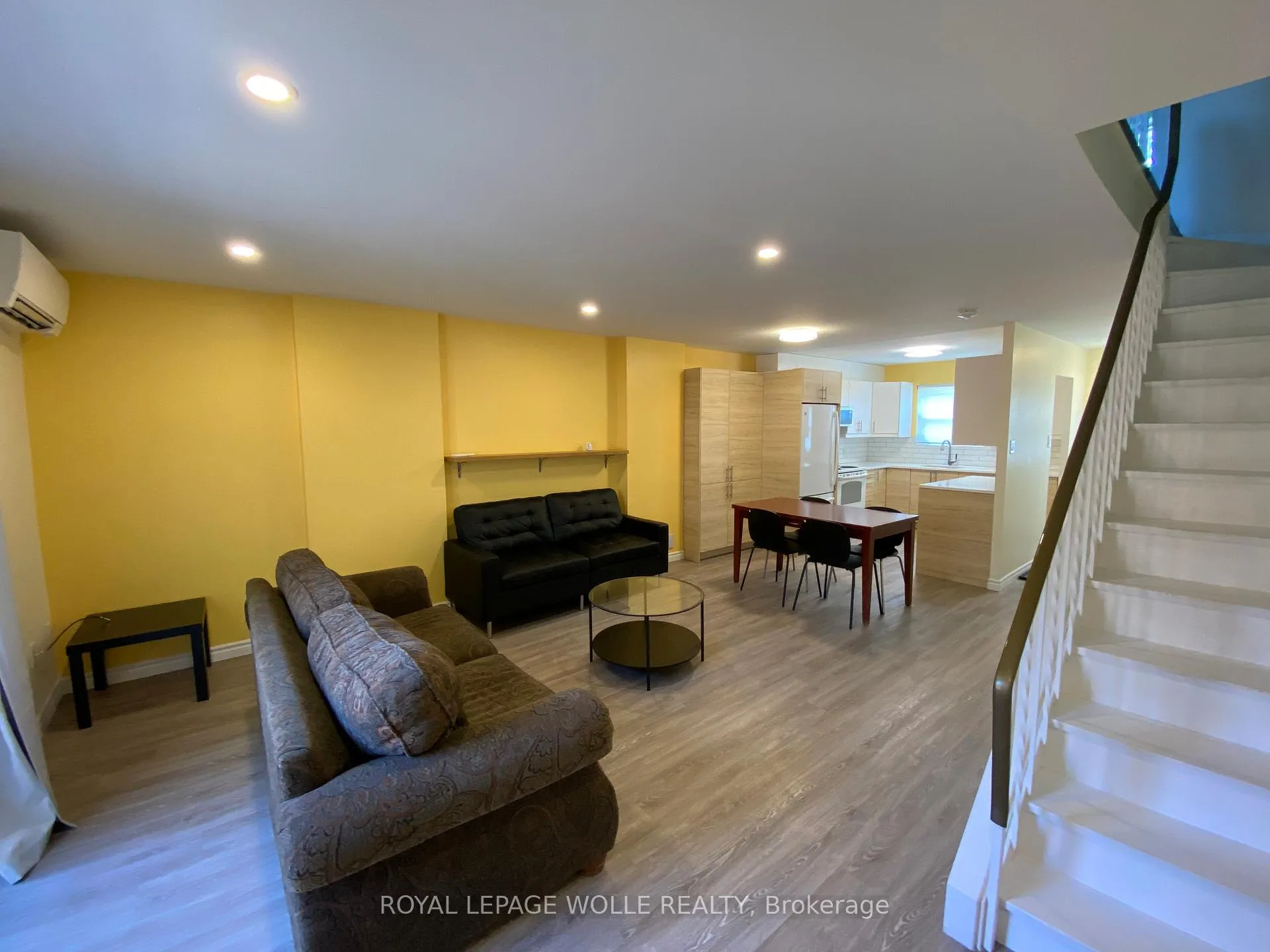 Photo 11 of 160 Westcourt Place, Waterloo — HOMEH