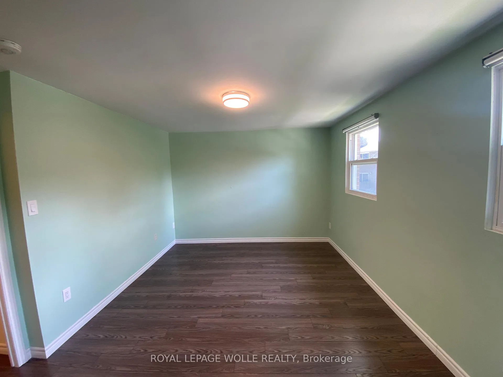 Photo 13 of 160 Westcourt Place, Waterloo — HOMEH
