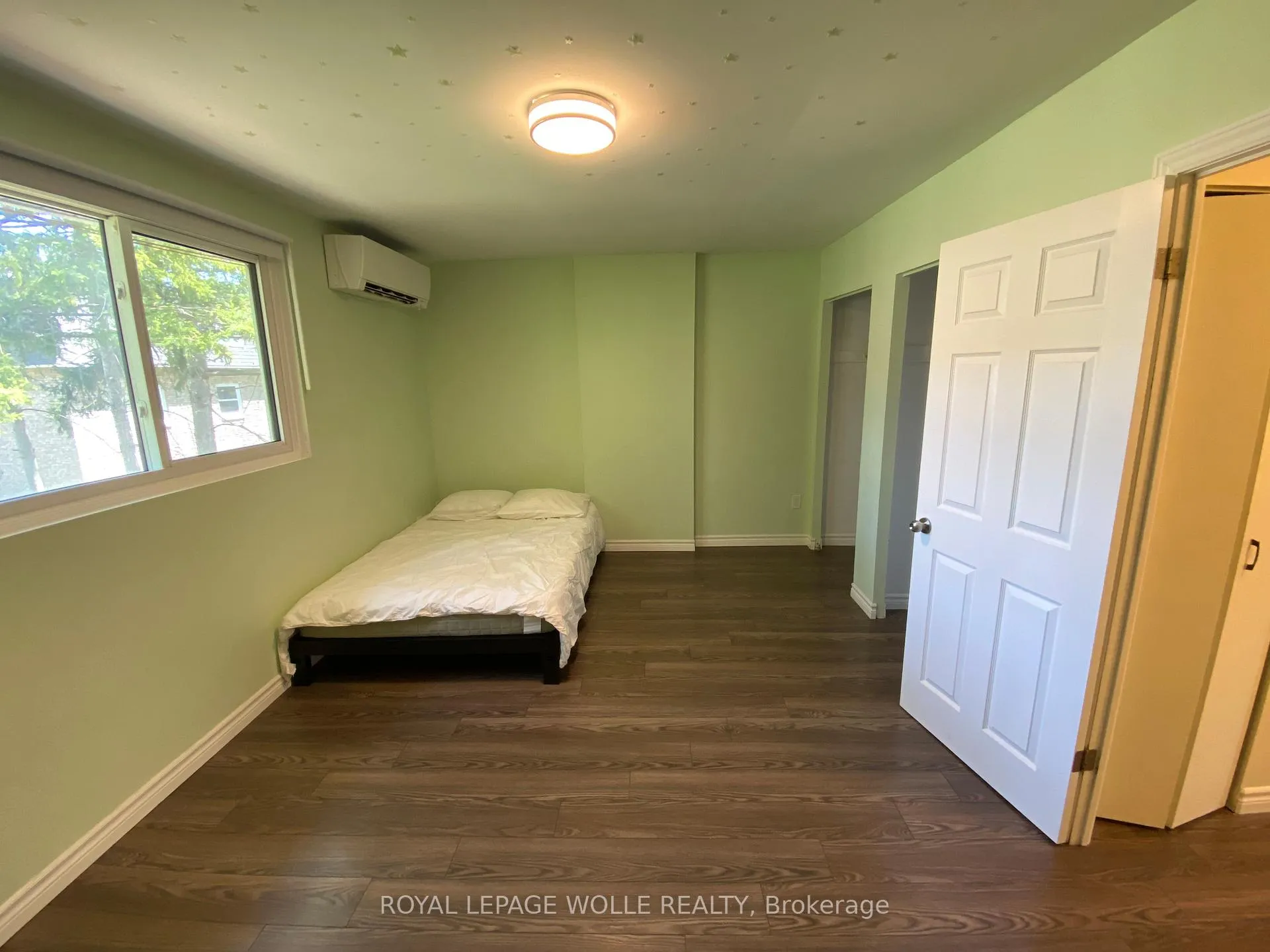 Photo 17 of 160 Westcourt Place, Waterloo — HOMEH