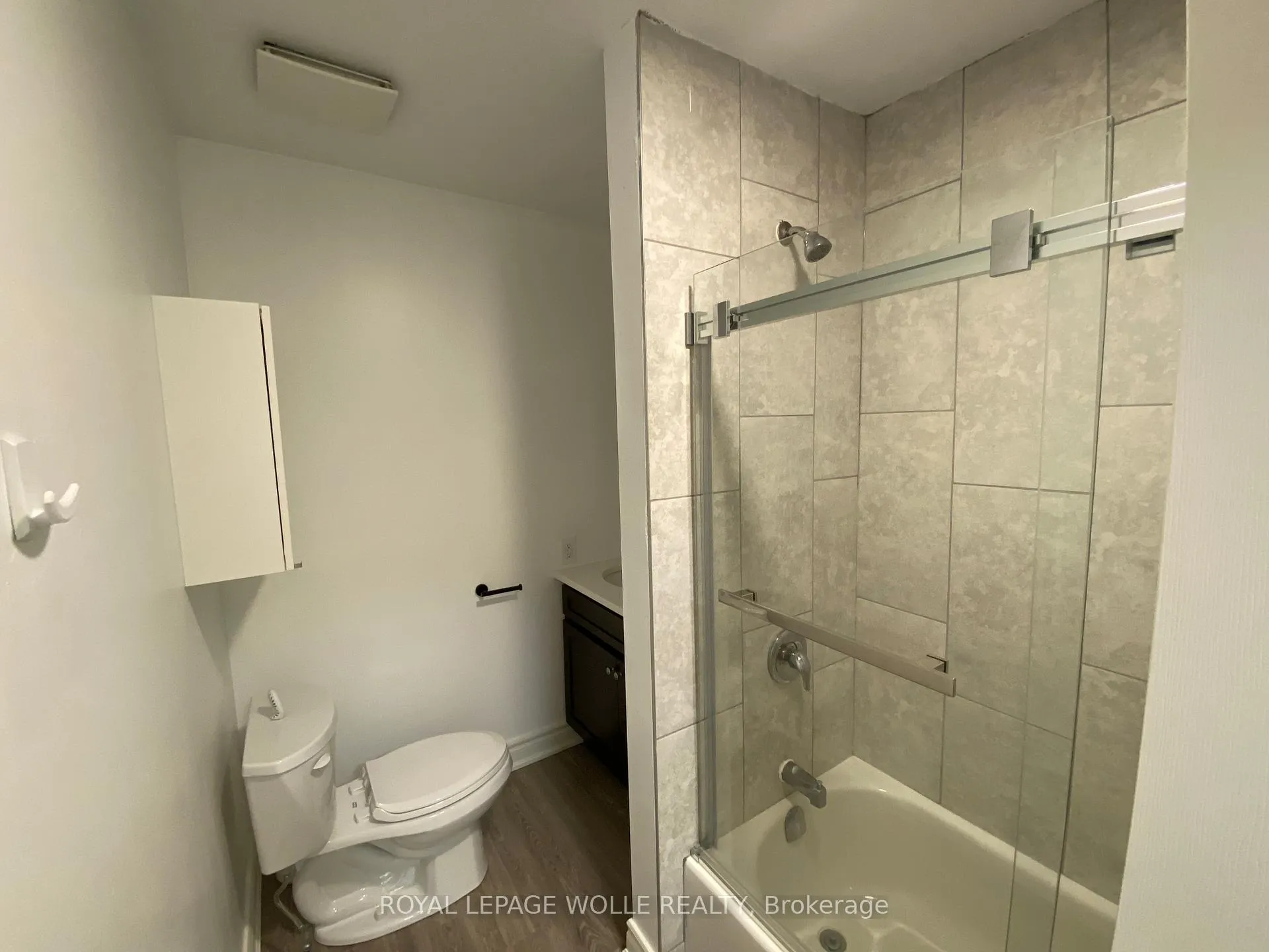 Photo 20 of 160 Westcourt Place, Waterloo — HOMEH