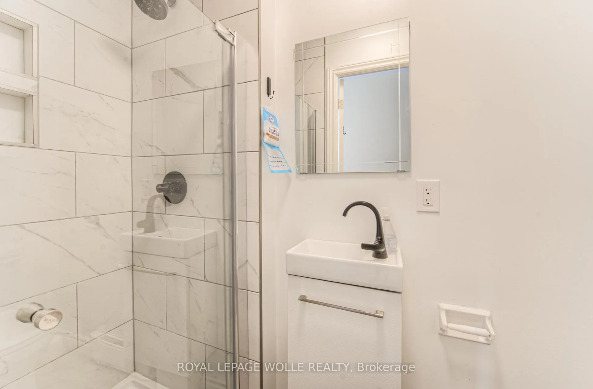 Photo 25 of 160 Westcourt Place, Waterloo — HOMEH