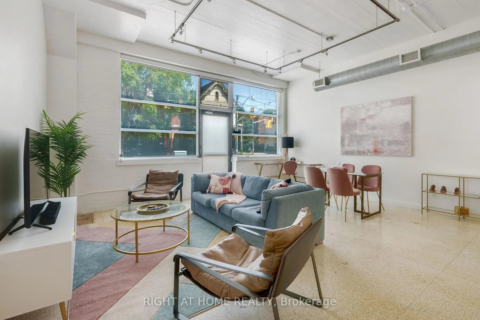 Front of Unit 102, 365 Dundas Street E