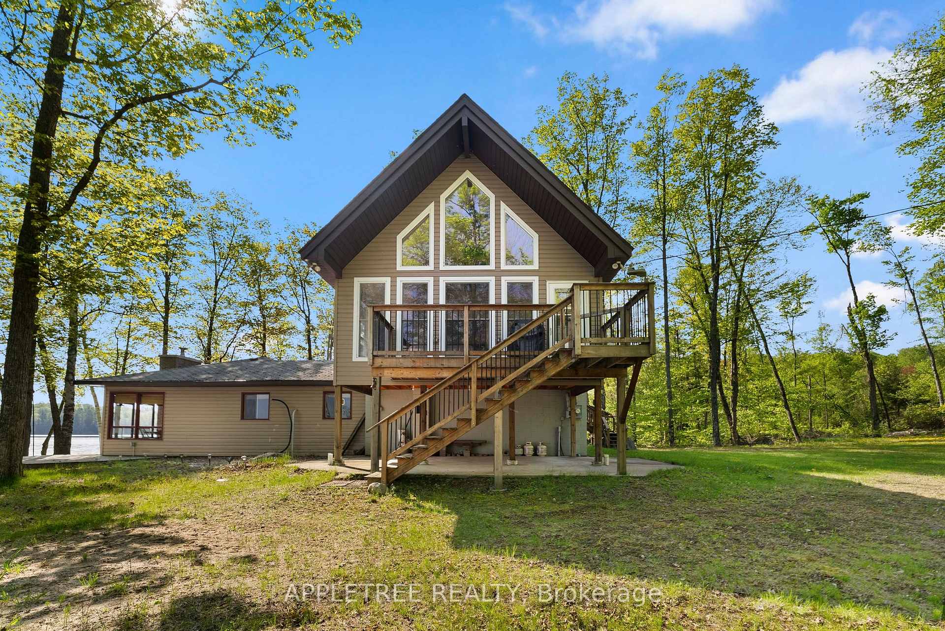 Photo 2 of 1014 Crowsfoot Lane, Frontenac, Frontenac North — HOMEH