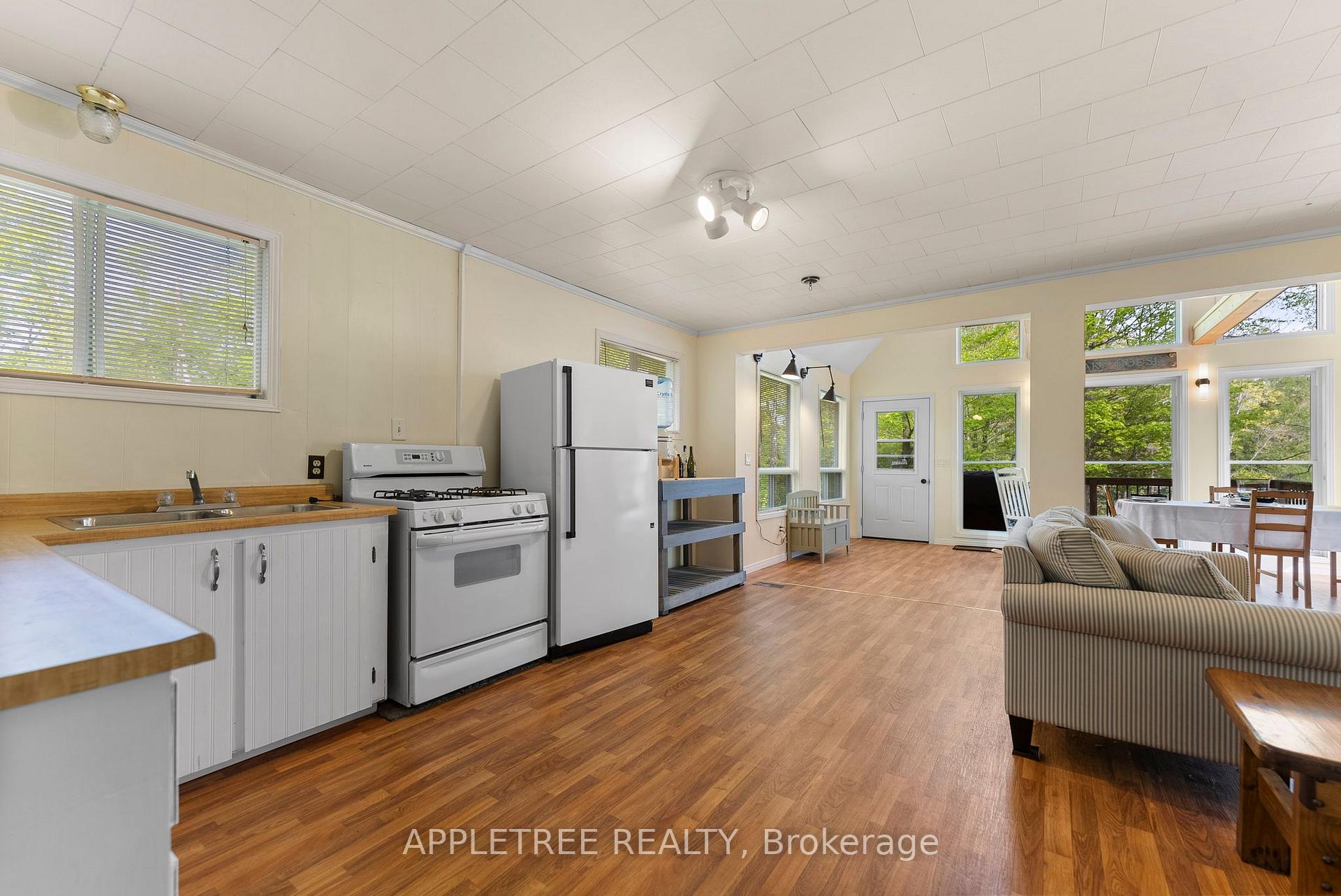 Photo 3 of 1014 Crowsfoot Lane, Frontenac, Frontenac North — HOMEH