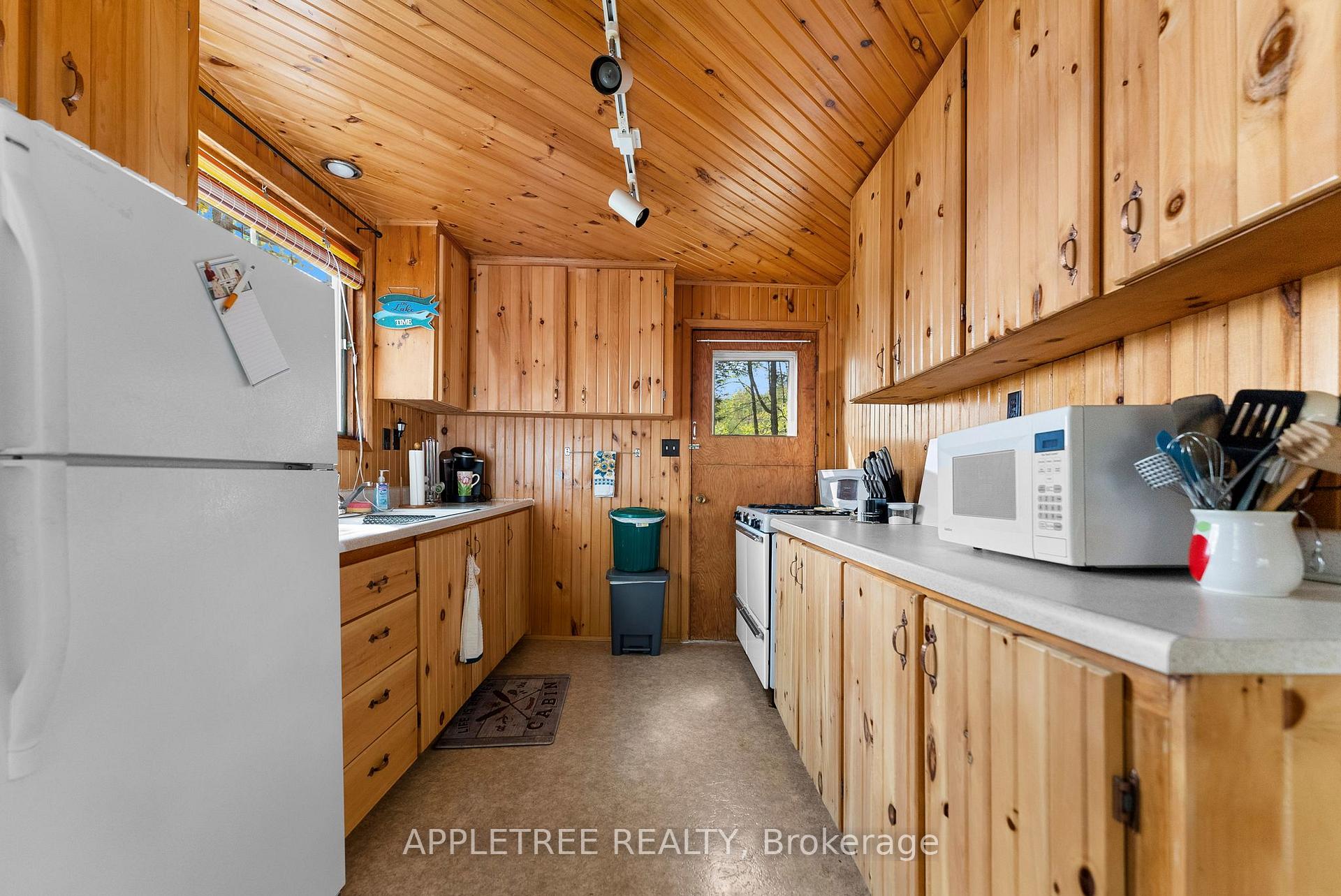 Photo 17 of 1014 Crowsfoot Lane, Frontenac, Frontenac North — HOMEH