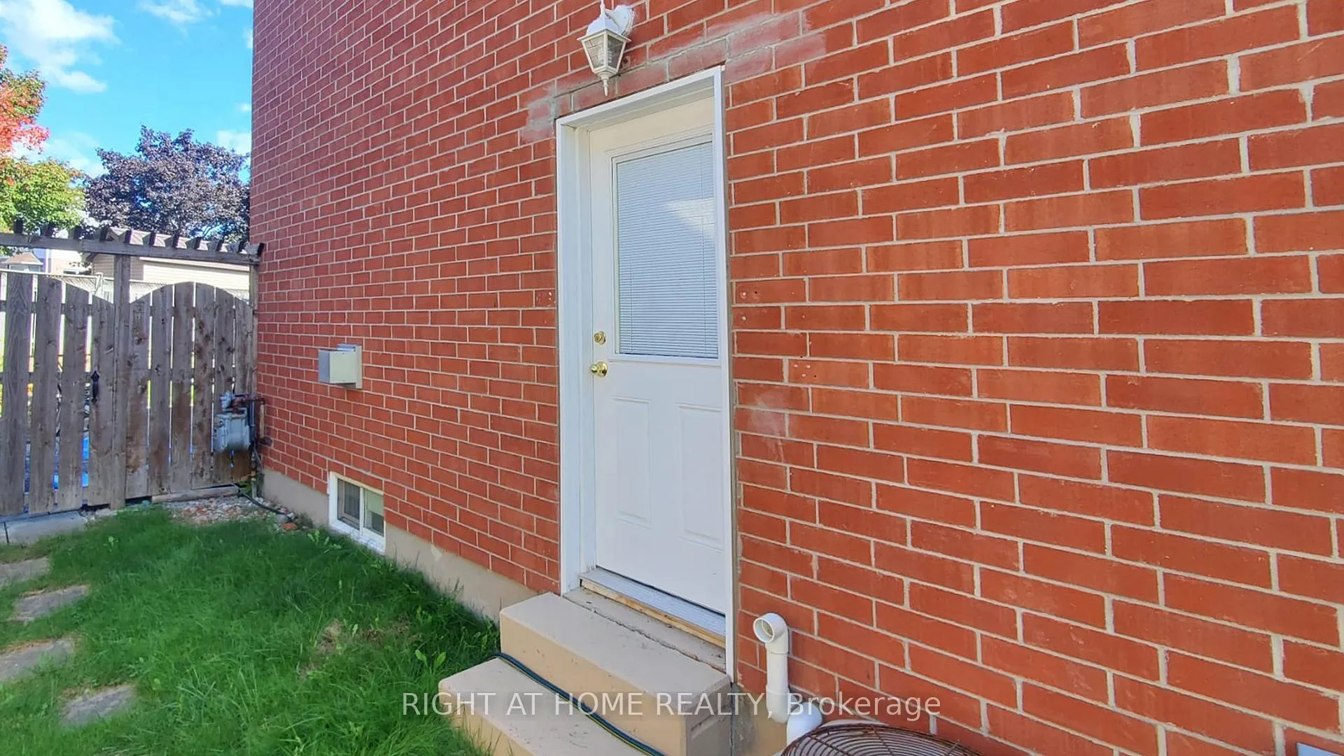Photo 2 of Unit BSMT, 172 Niagara Drive, Oshawa, Samac — HOMEH