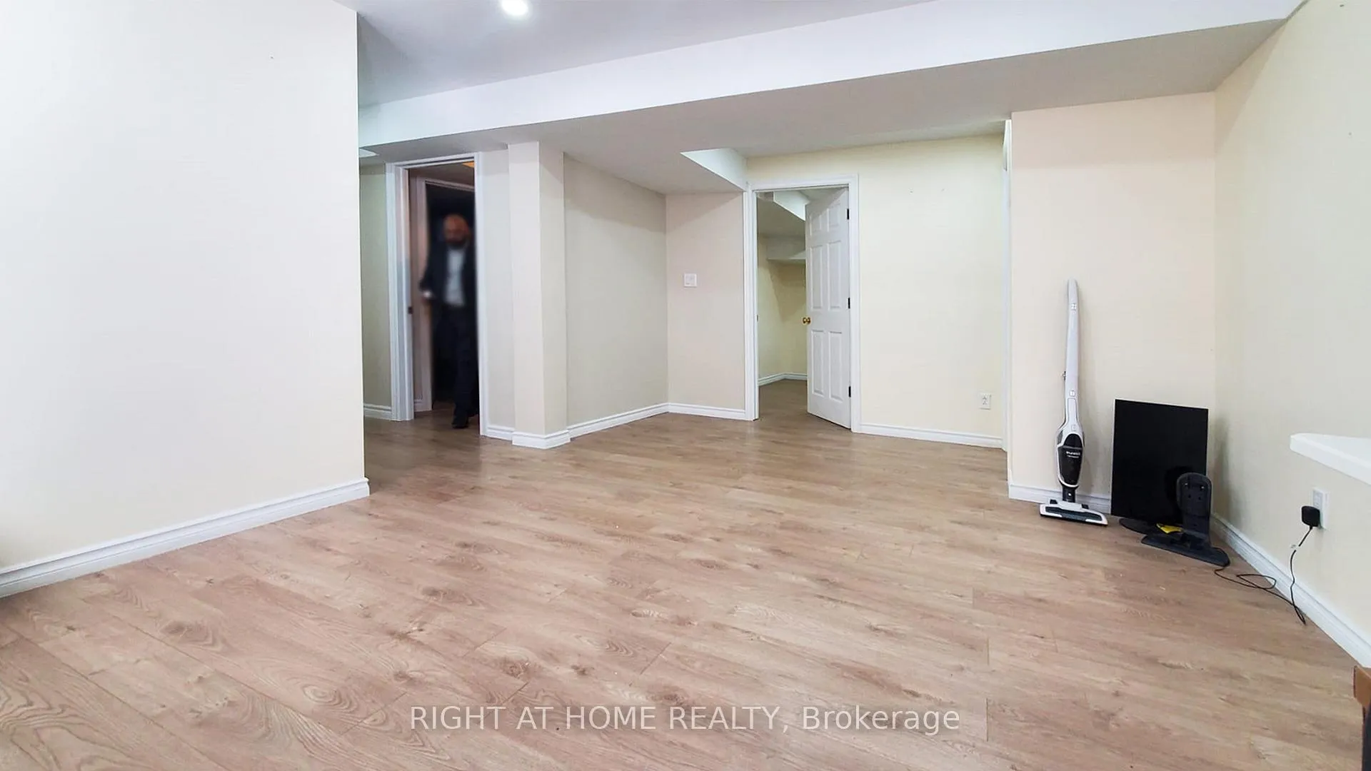 Photo 4 of Unit BSMT, 172 Niagara Drive, Oshawa, Samac — HOMEH
