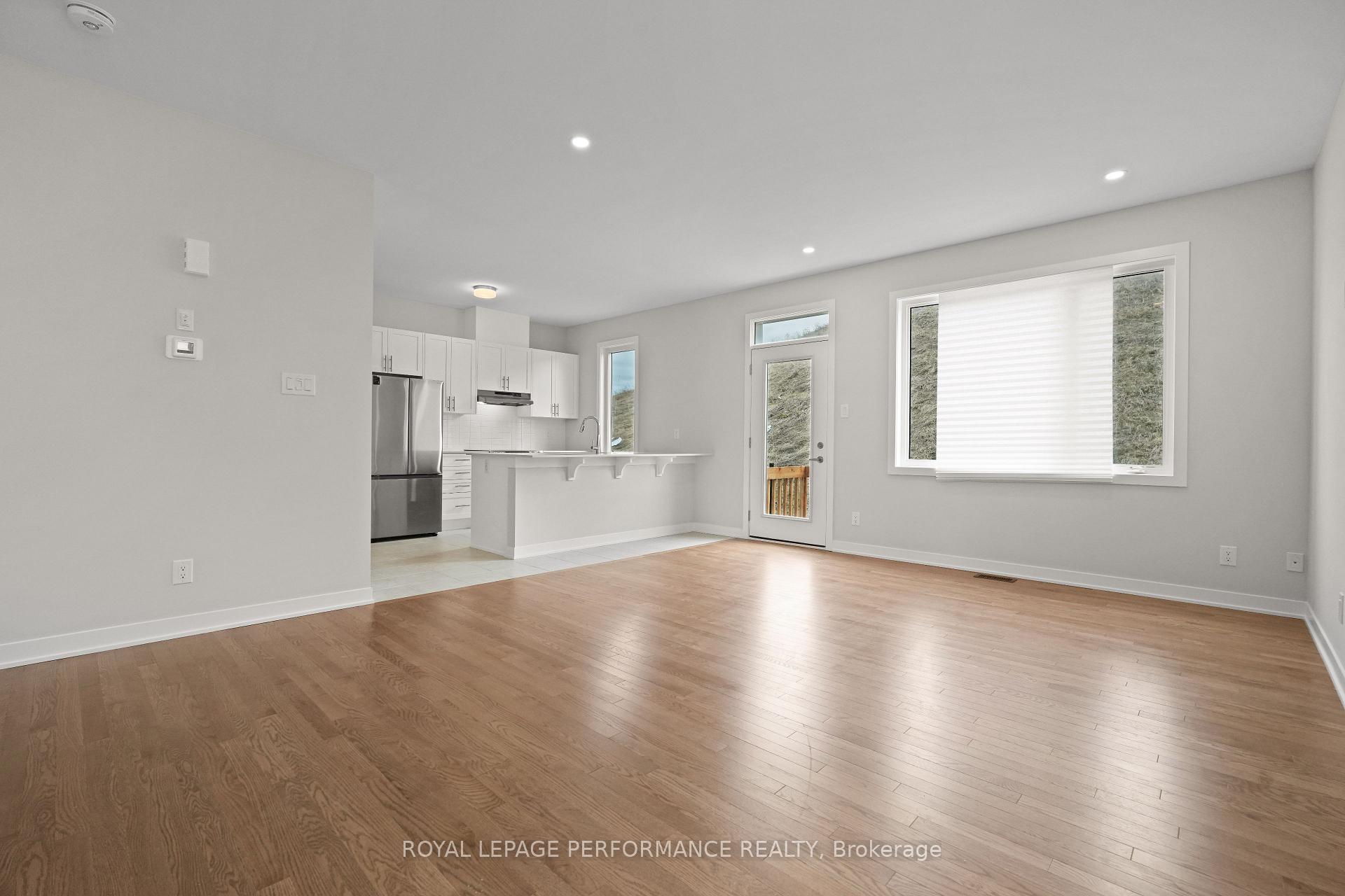 Photo 7 of 700 Expansion Road, Ottawa, Barrhaven - Half Moon Bay — HOMEH