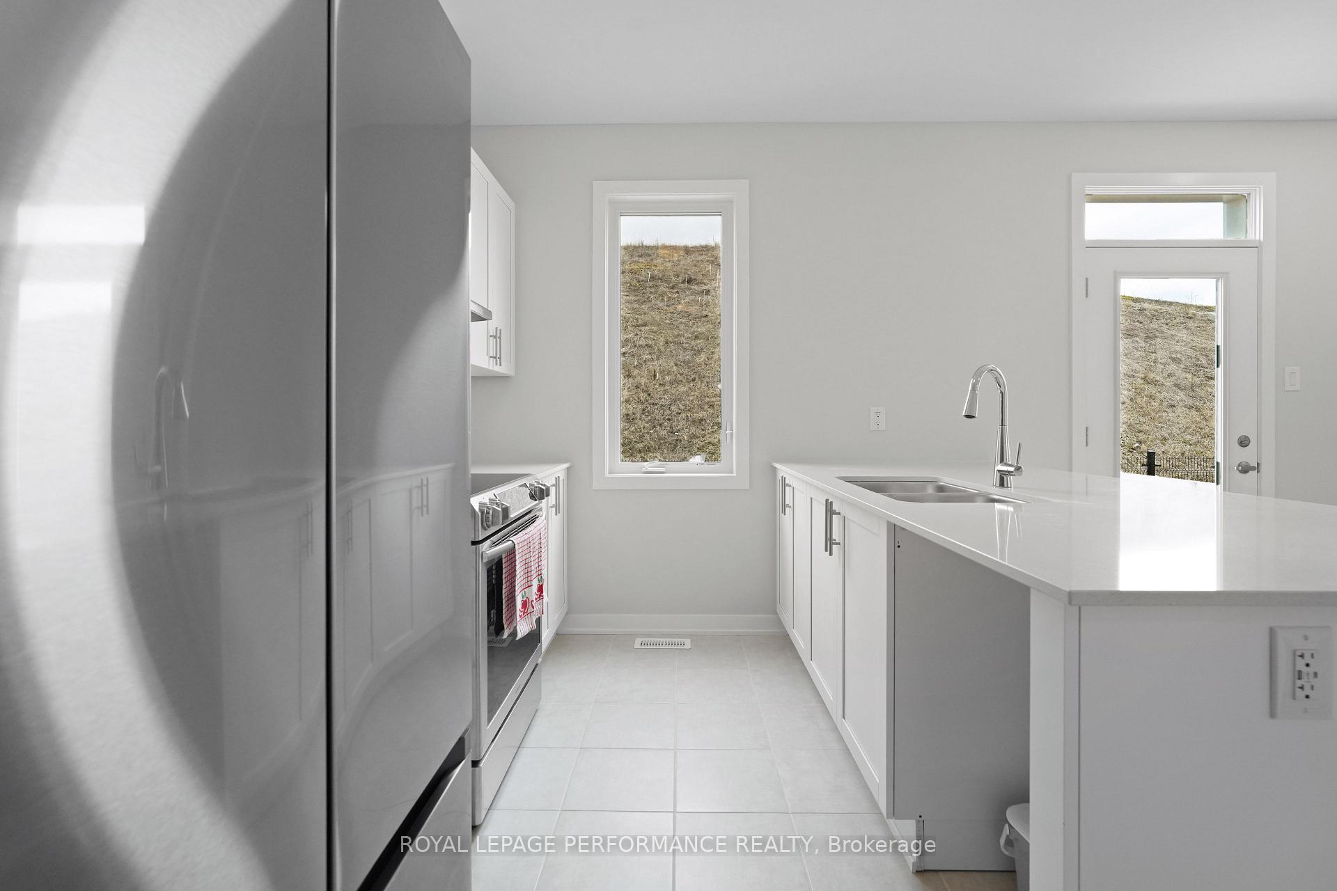 Photo 11 of 700 Expansion Road, Ottawa, Barrhaven - Half Moon Bay — HOMEH
