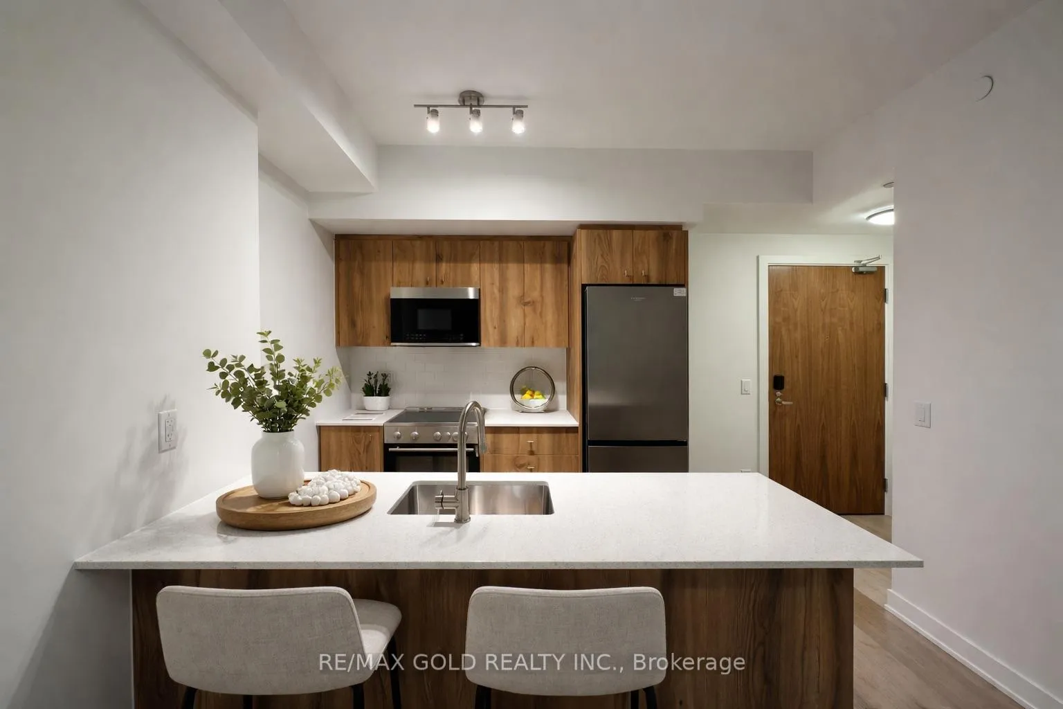 Photo 1 of Unit 907, 25 Wellington Street S, Kitchener — HOMEH