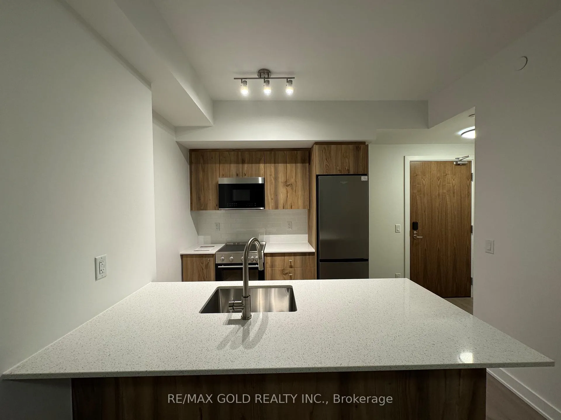 Photo 2 of Unit 907, 25 Wellington Street S, Kitchener — HOMEH