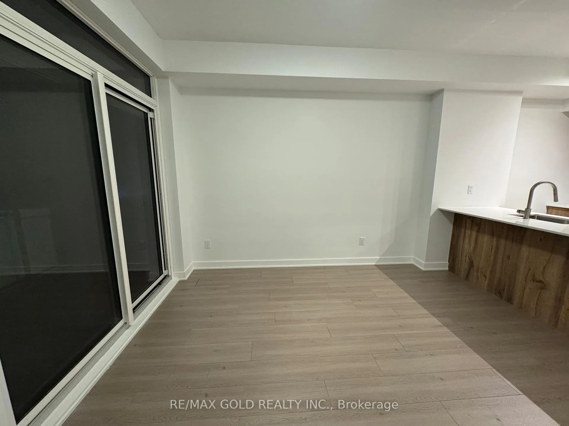 Photo 9 of Unit 907, 25 Wellington Street S, Kitchener — HOMEH