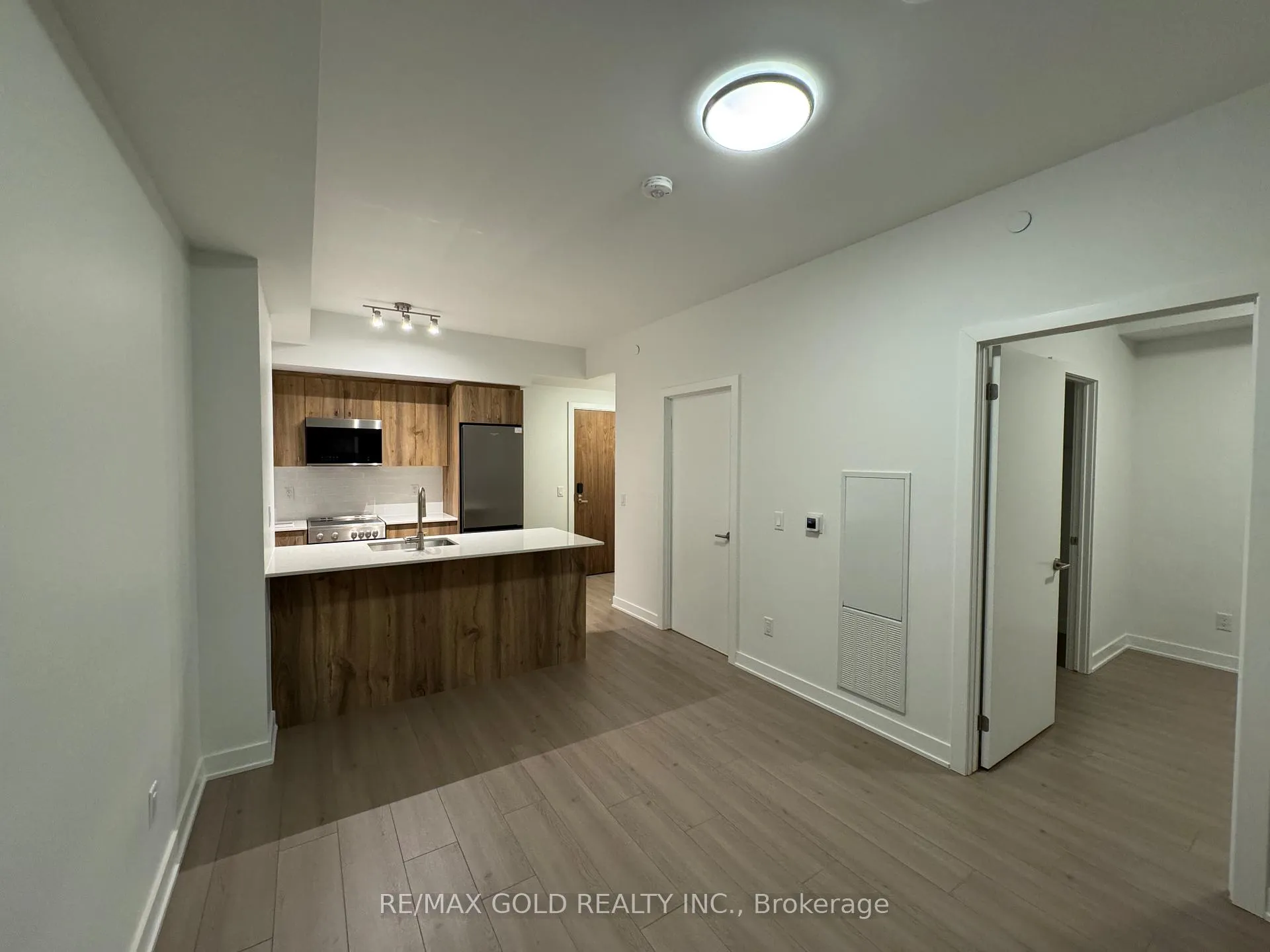 Photo 11 of Unit 907, 25 Wellington Street S, Kitchener — HOMEH