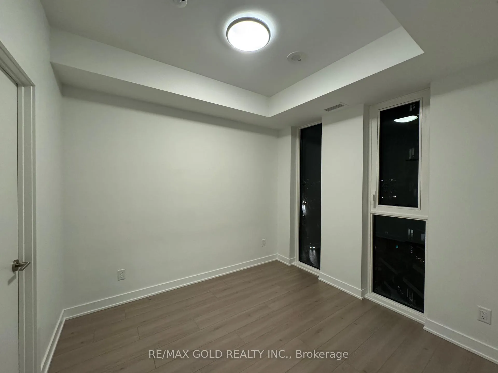 Photo 15 of Unit 907, 25 Wellington Street S, Kitchener — HOMEH