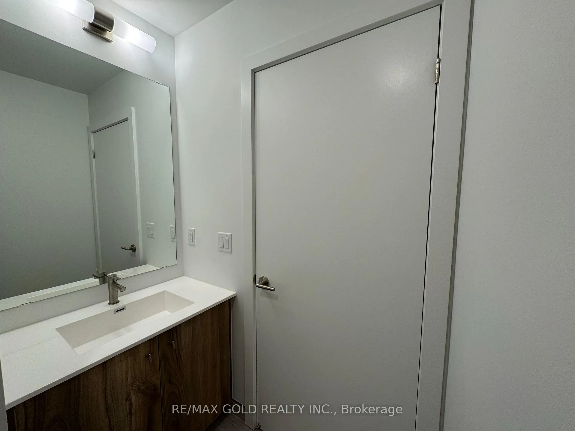 Photo 20 of Unit 907, 25 Wellington Street S, Kitchener — HOMEH